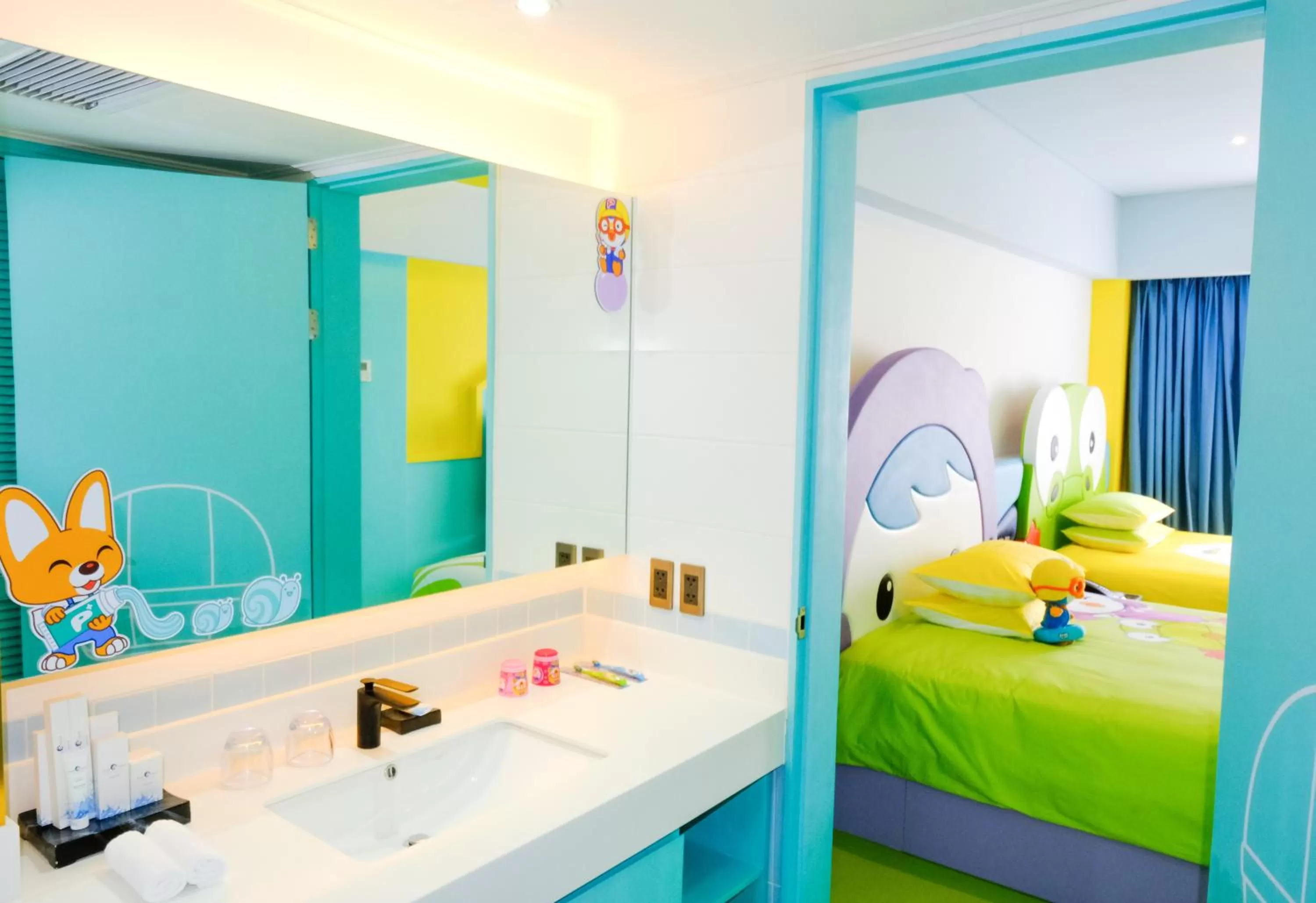 Bathroom, Bed in Jpark Island Resort & Waterpark Cebu