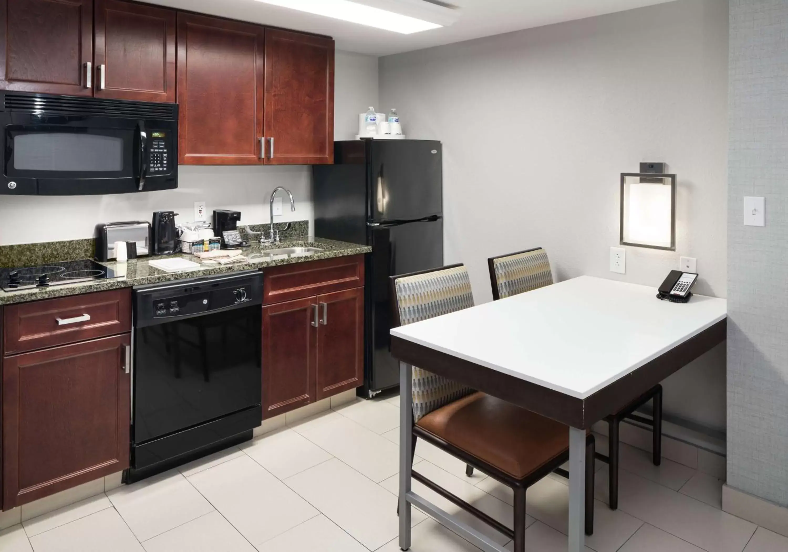 Kitchen or kitchenette, Kitchen/Kitchenette in Hampton Inn & Suites Memphis-Beale Street