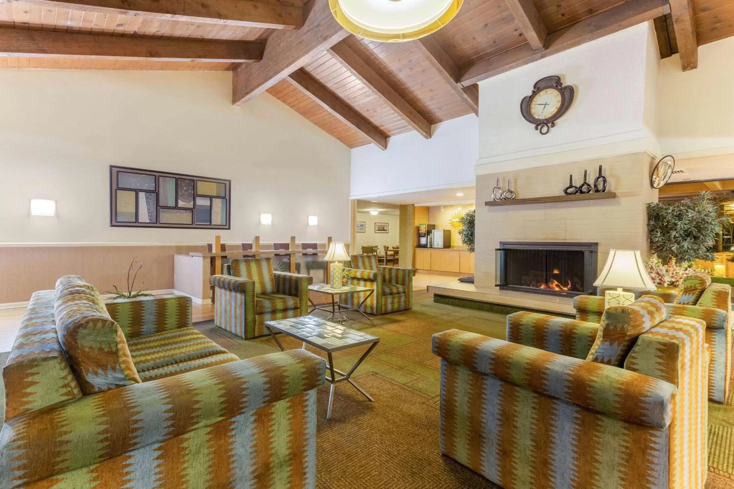 Lobby or reception in La Quinta by Wyndham Redding Lobby or reception in La Quinta by Wyndham Redding