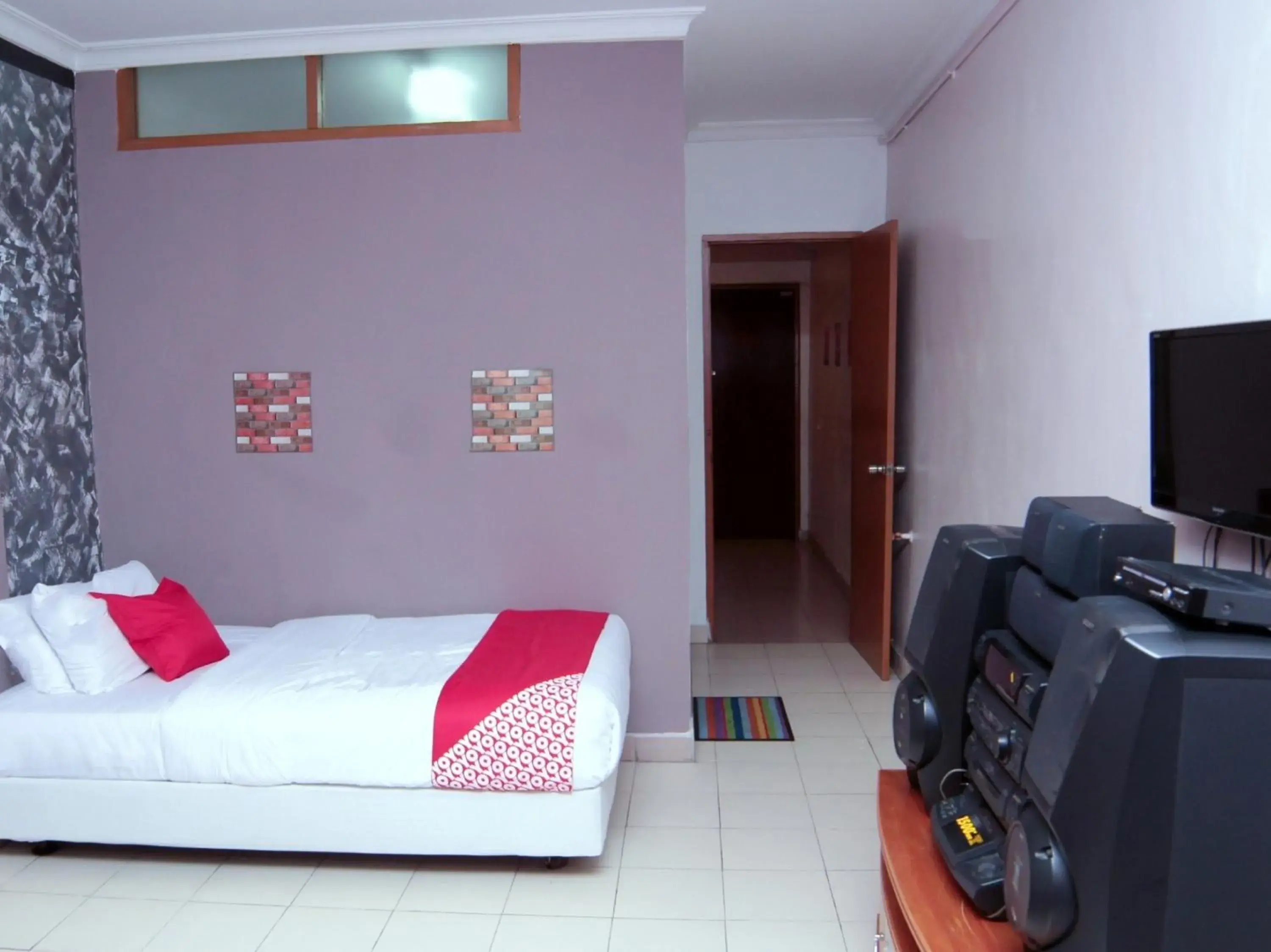 Bedroom in Super OYO 1173 Mandyrin Hotel
