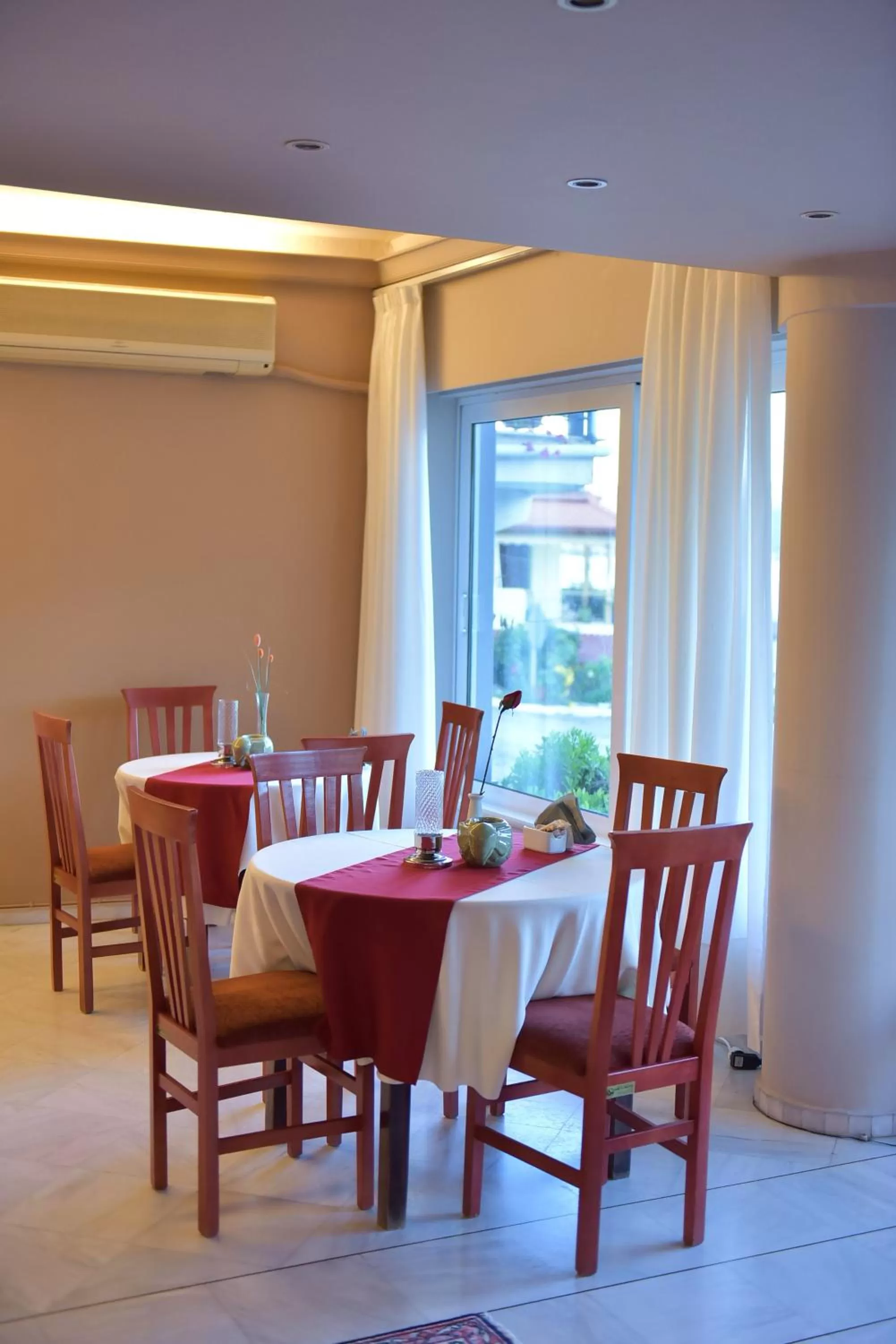 Restaurant/places to eat, Dining Area in Oscar Hotel