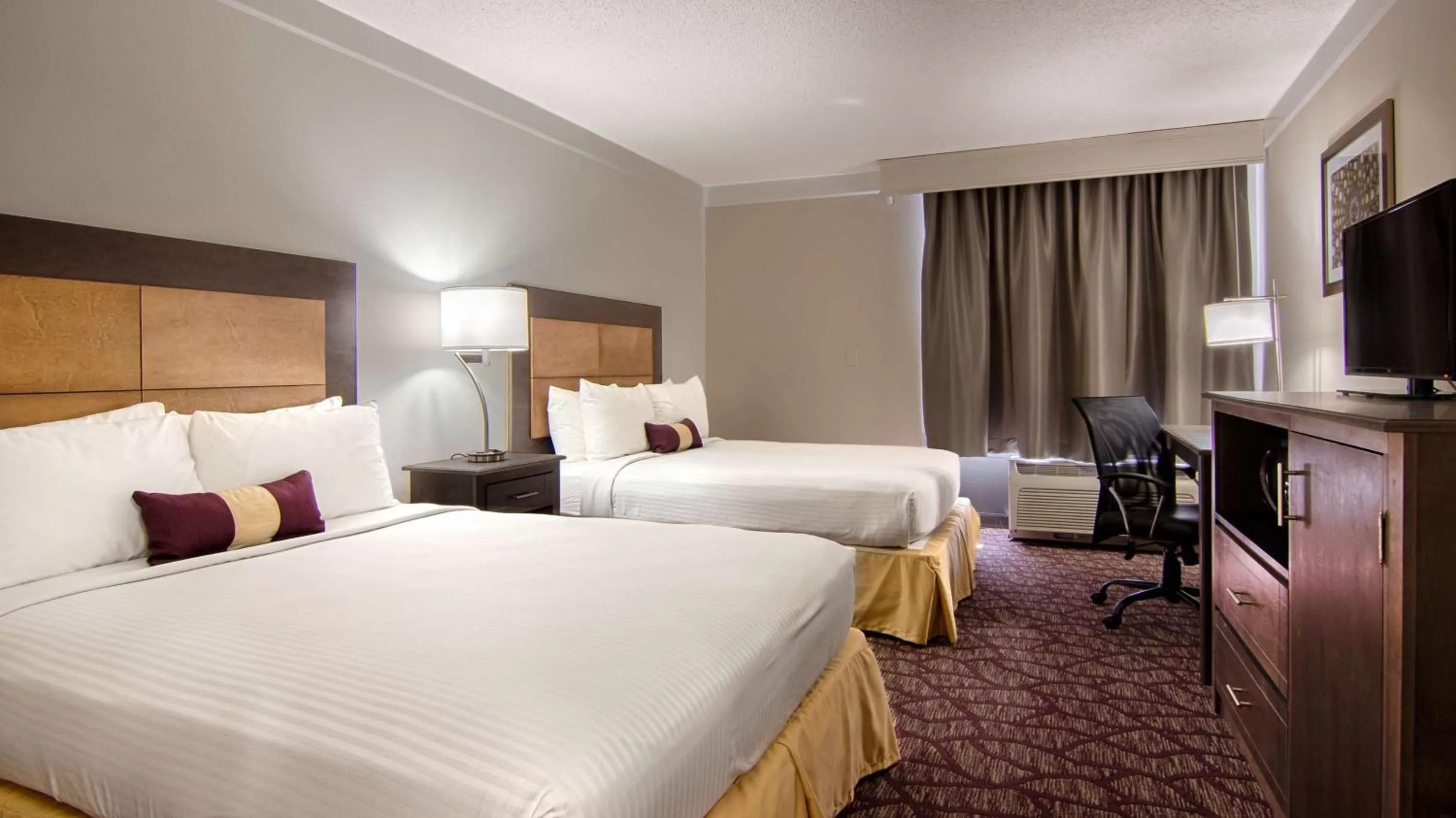 Queen Room with Two Queen Beds - Non-Smoking in Best Western Airport Inn Fort Myers