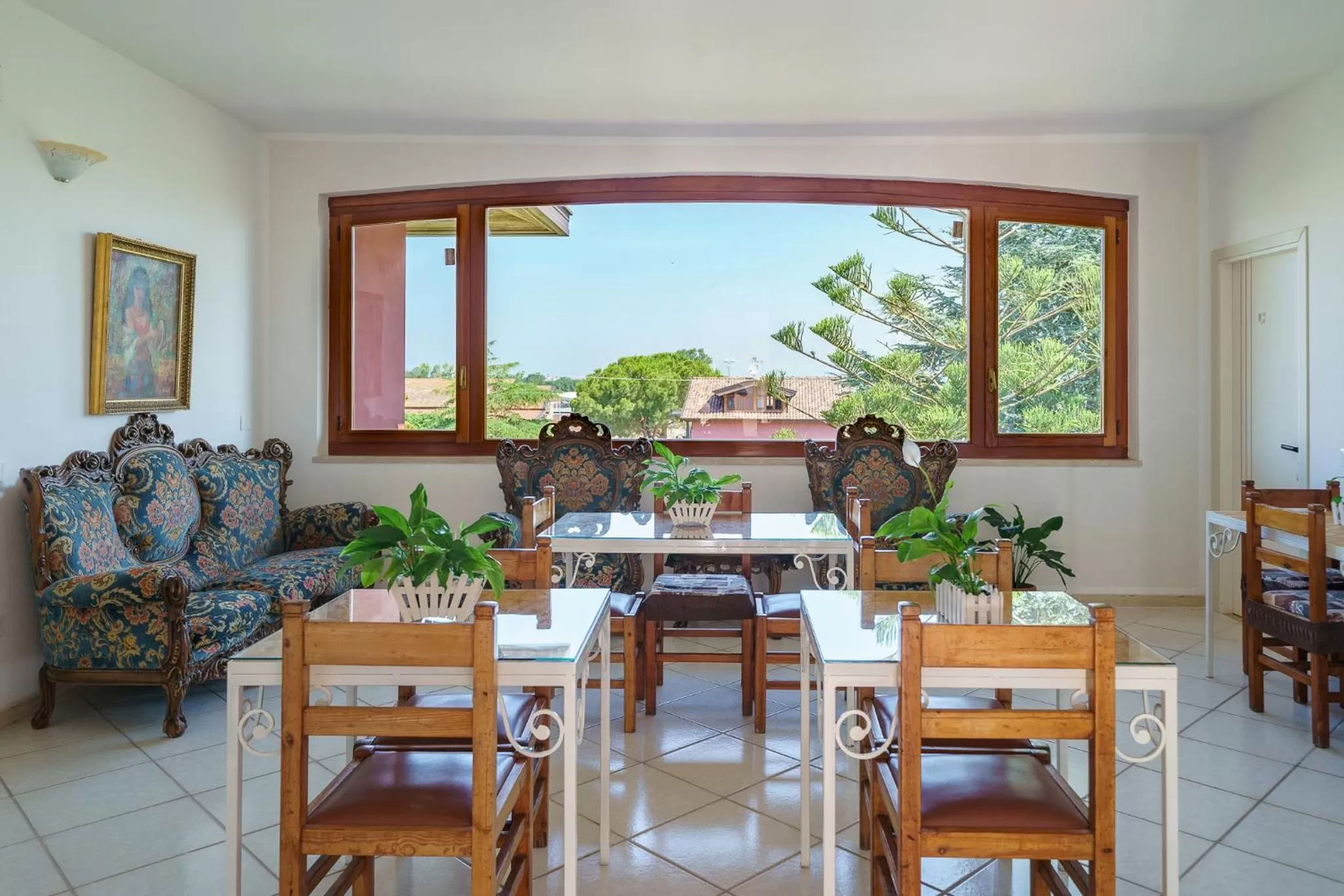 Communal lounge/ TV room in B&B Villa Le Mattine