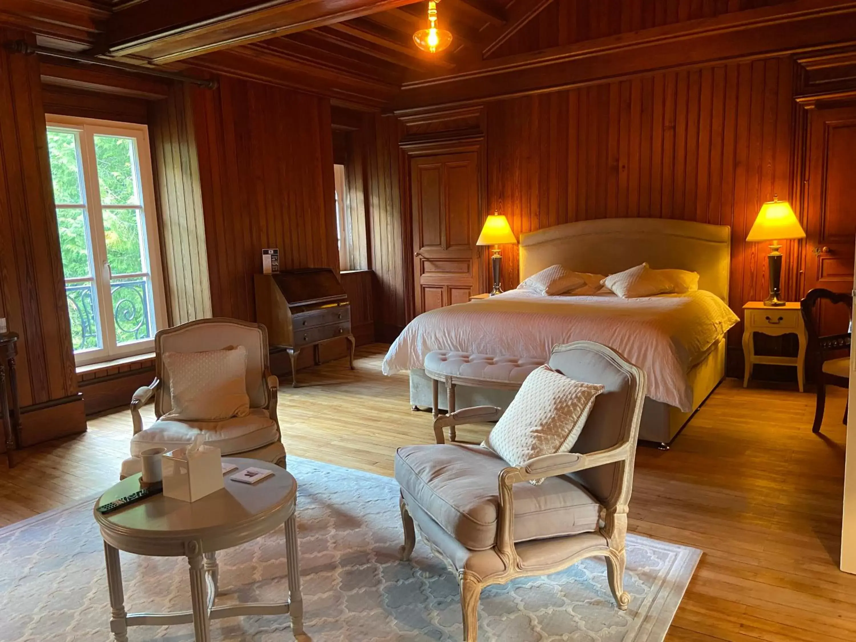 Bed in Château de Corcelle - Chambres et table d'hôtes