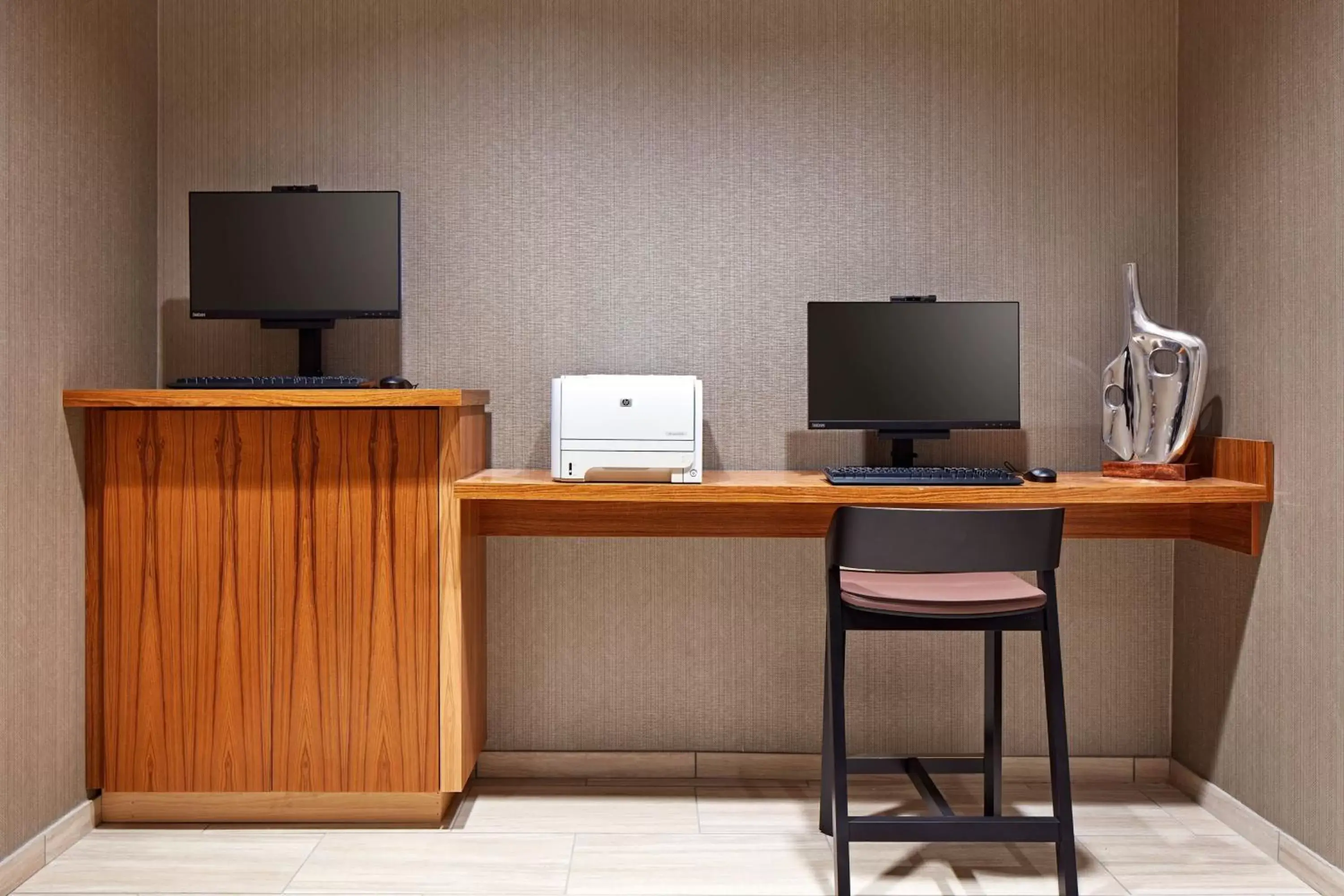 Business facilities, TV/Entertainment Center in SpringHill Suites by Marriott Los Angeles Downey