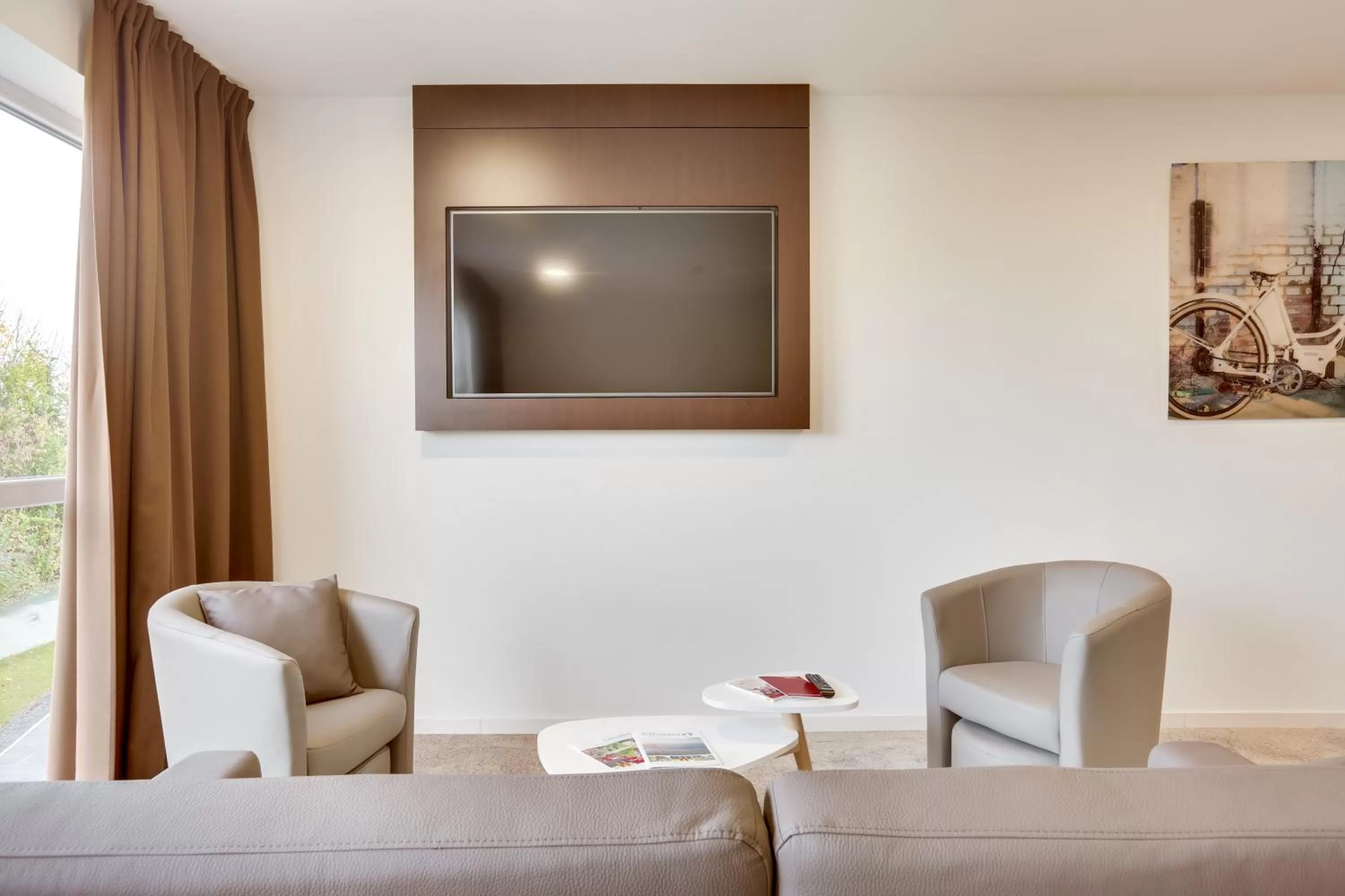 Seating area in The Originals City, Hôtel Caen Mémorial