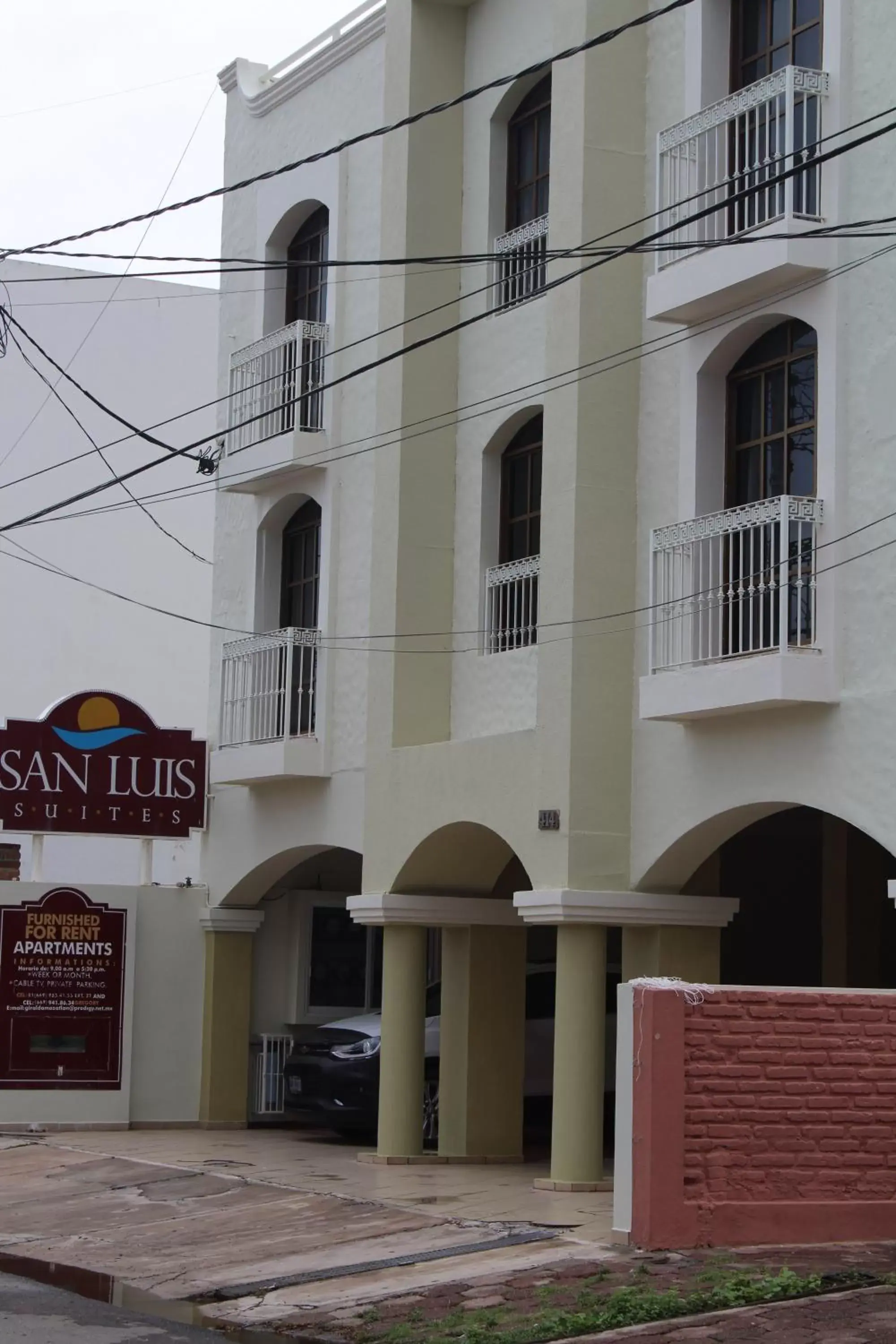 Facade/entrance, Property Building in Suites San Luis