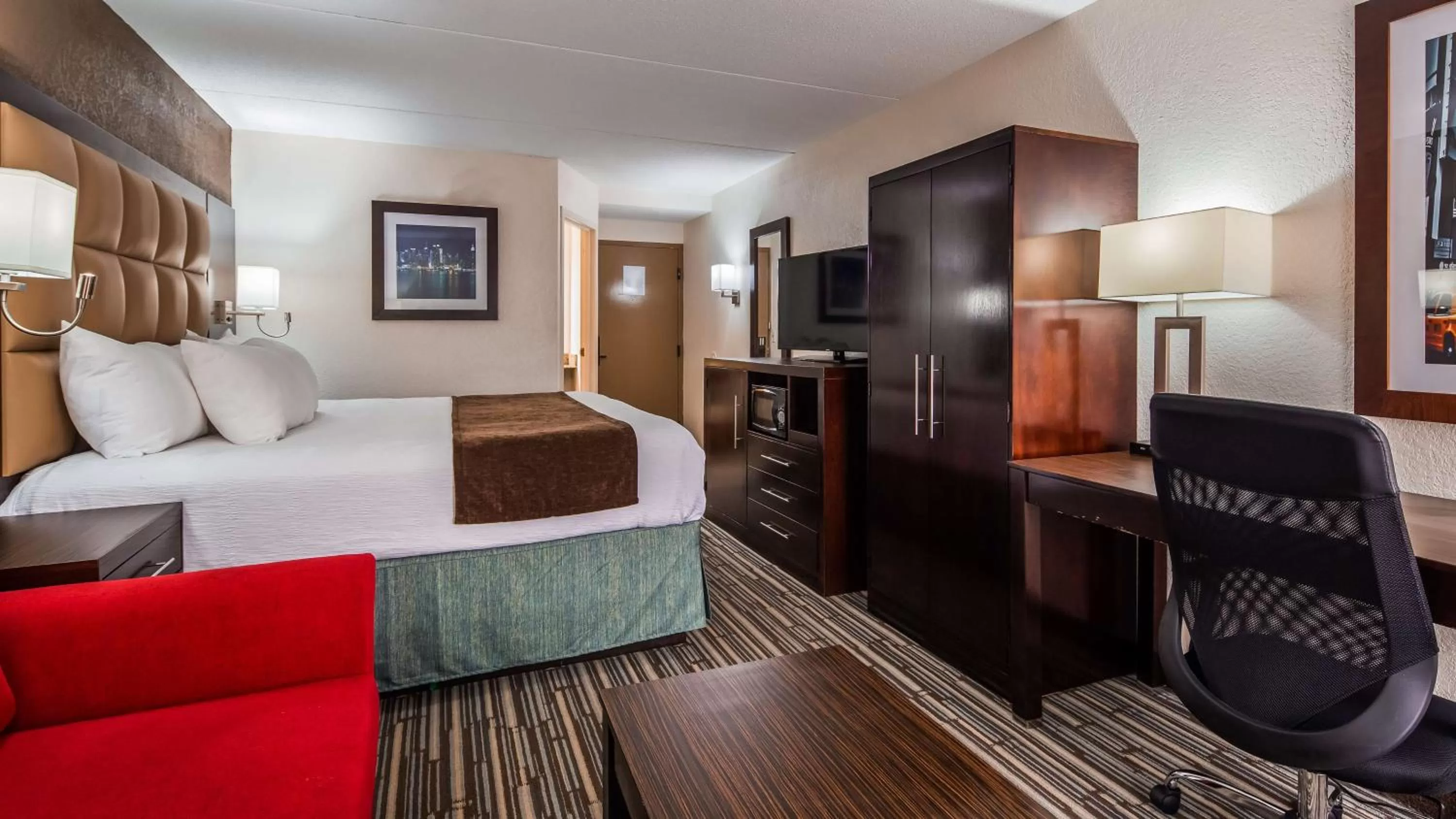 King Room with Bath Tub - Disability Access in Best Western Plus East Syracuse