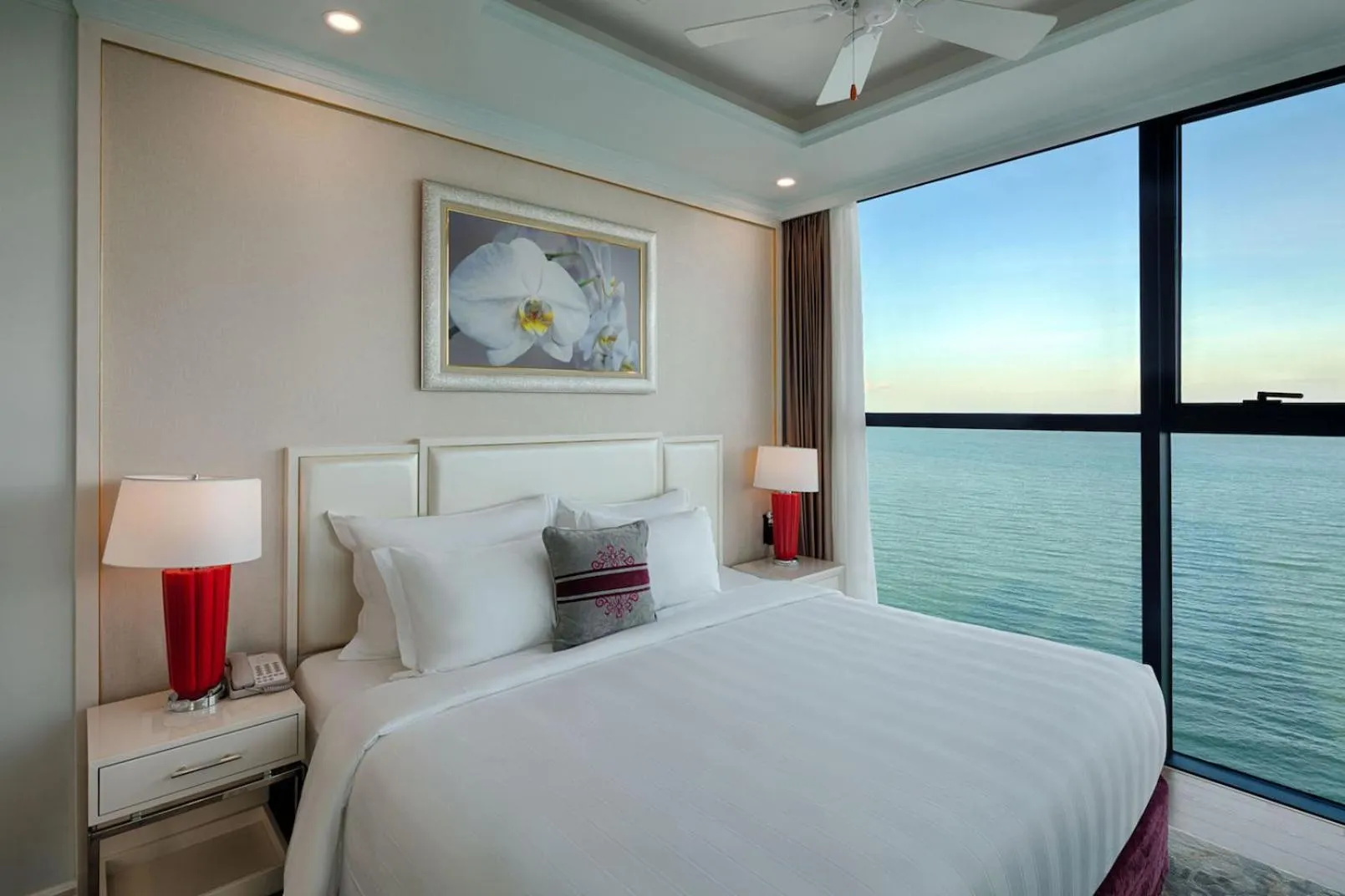 Bed in Vinpearl Beachfront Nha Trang