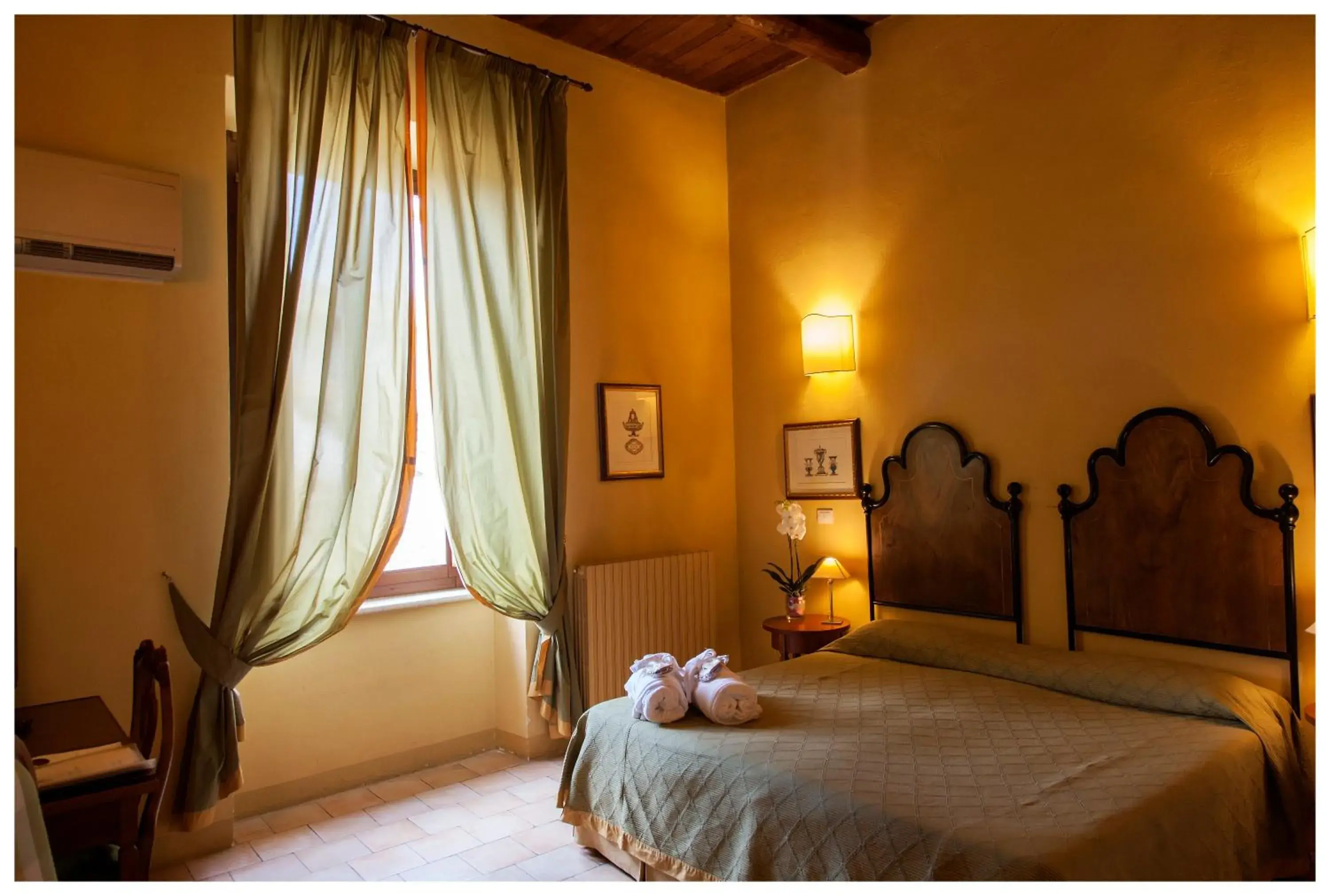 Bed, Room Photo in Palazzo Guiderocchi