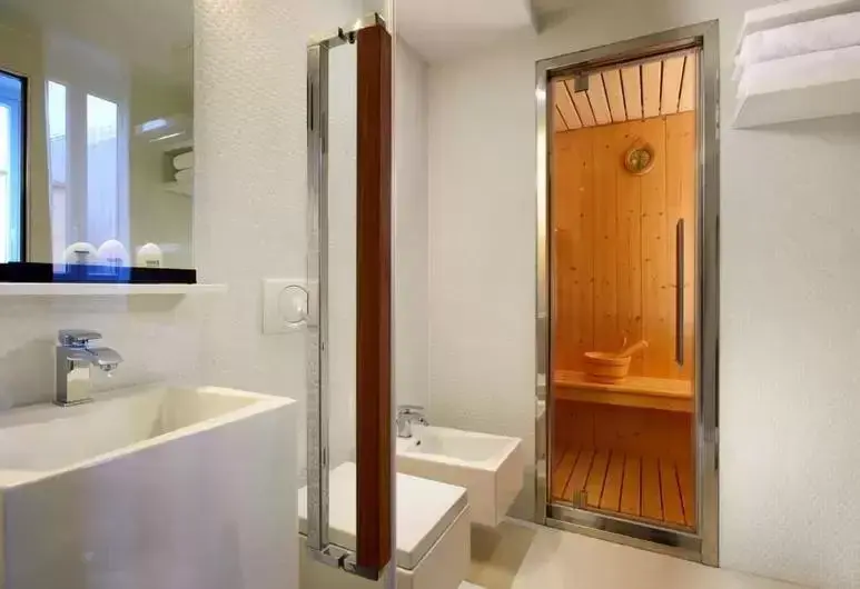 Sauna, Bathroom in Navona Stay