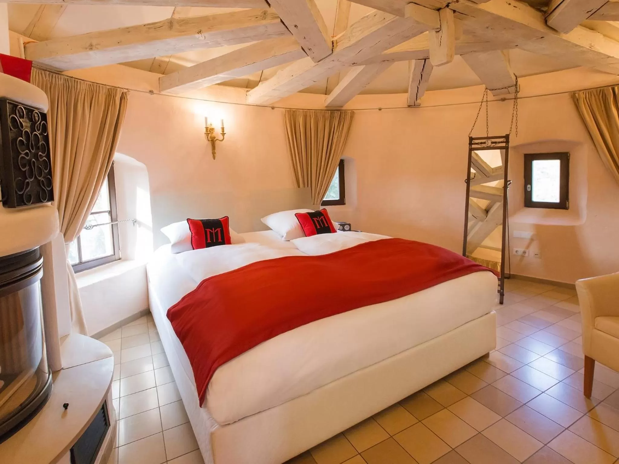 Photo of the whole room, Bed in DORMERO Schlosshotel Reichenschwand