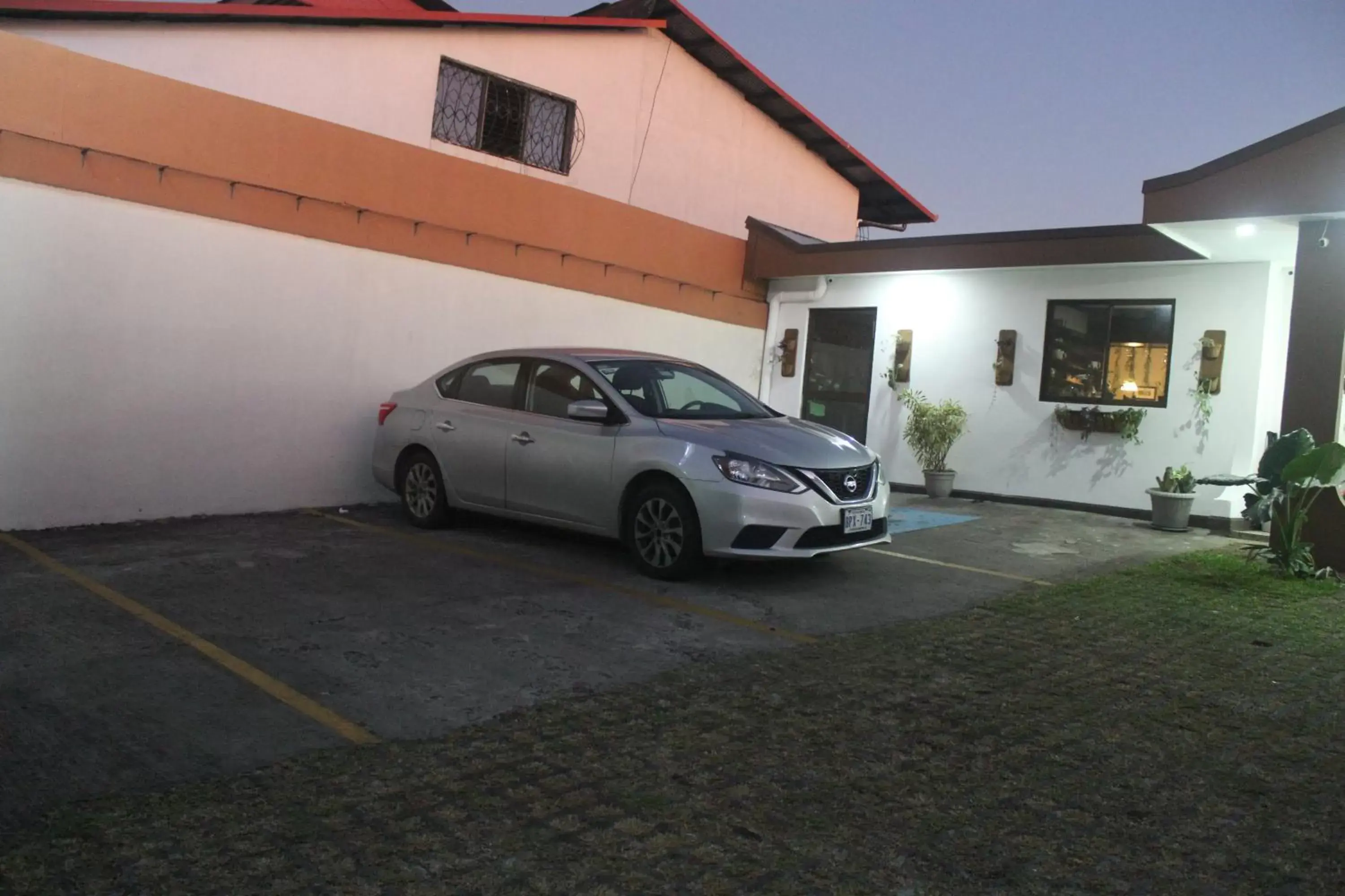 Parking, Property Building in Berlor Airport Inn