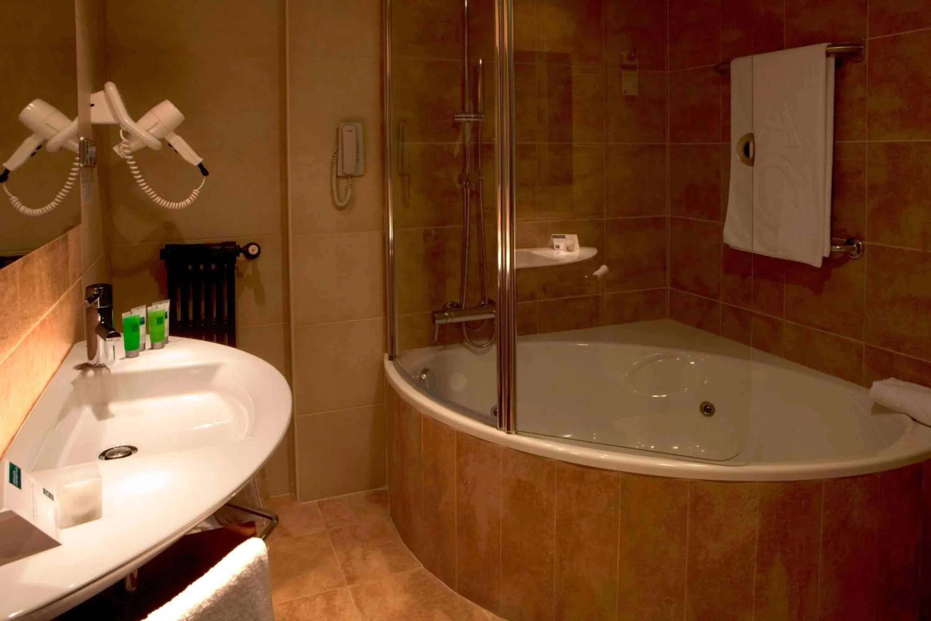 Bathroom in AC Hotel Carlton Madrid by Marriott