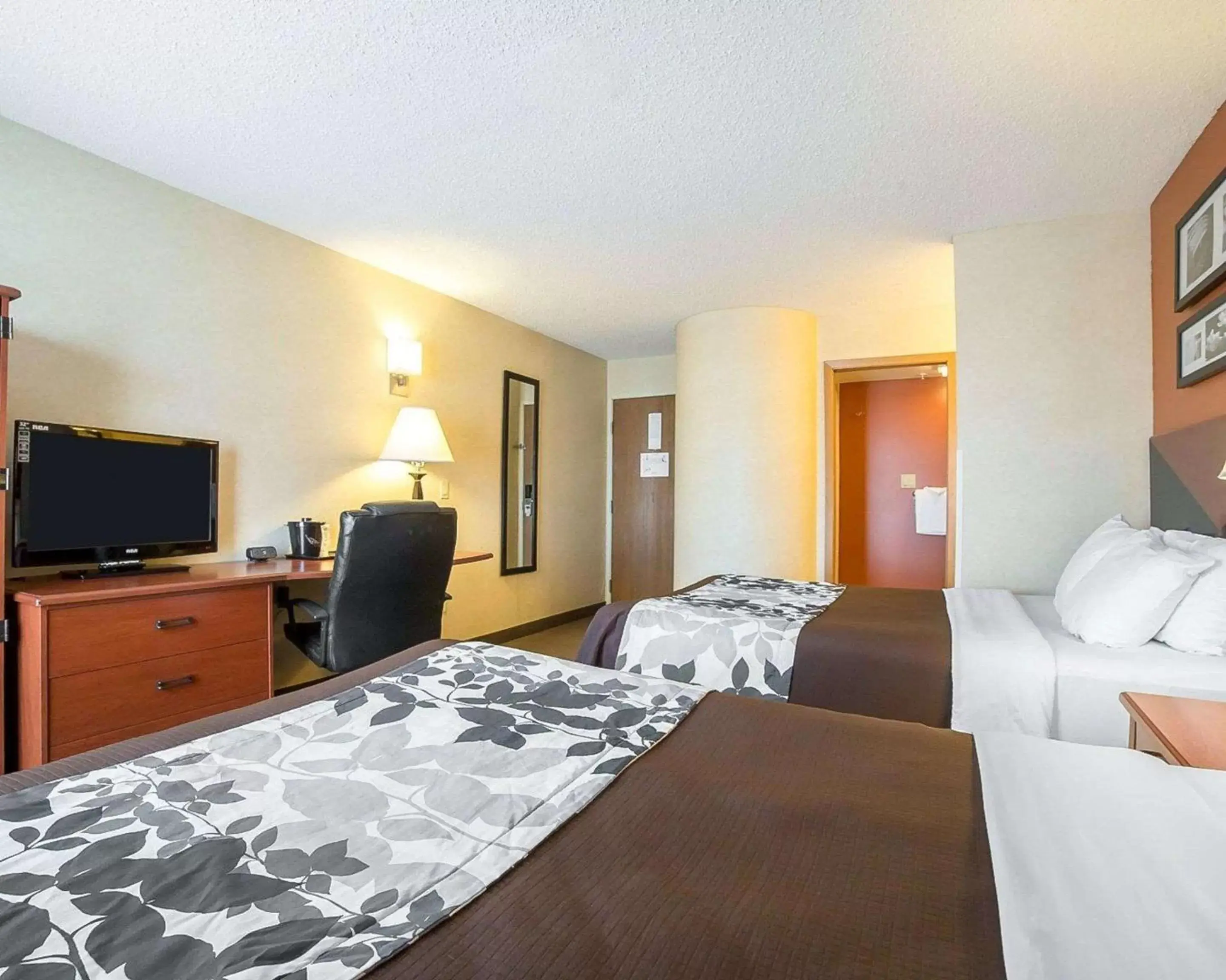 Photo of the whole room, Bed in Sleep Inn Billings