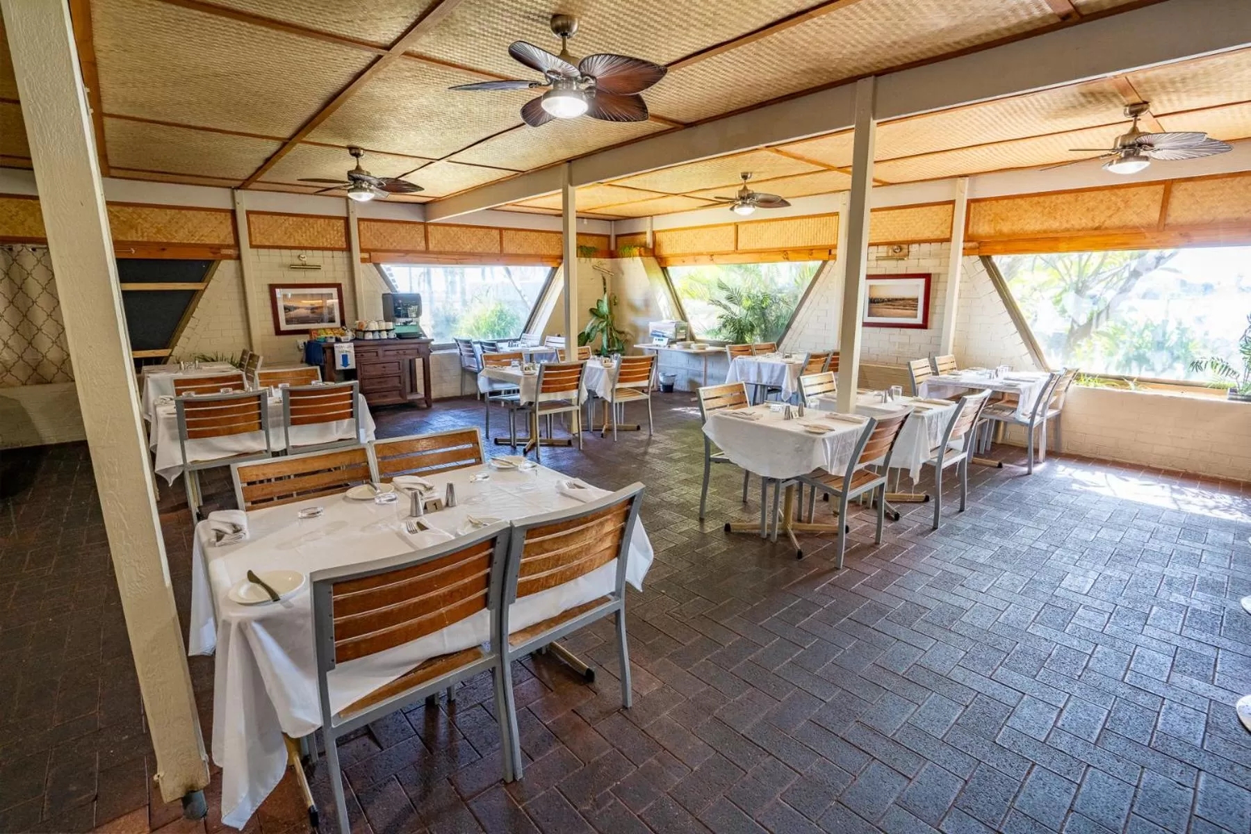 Dining area in Hospitality Carnarvon, SureStay Collection by Best Western