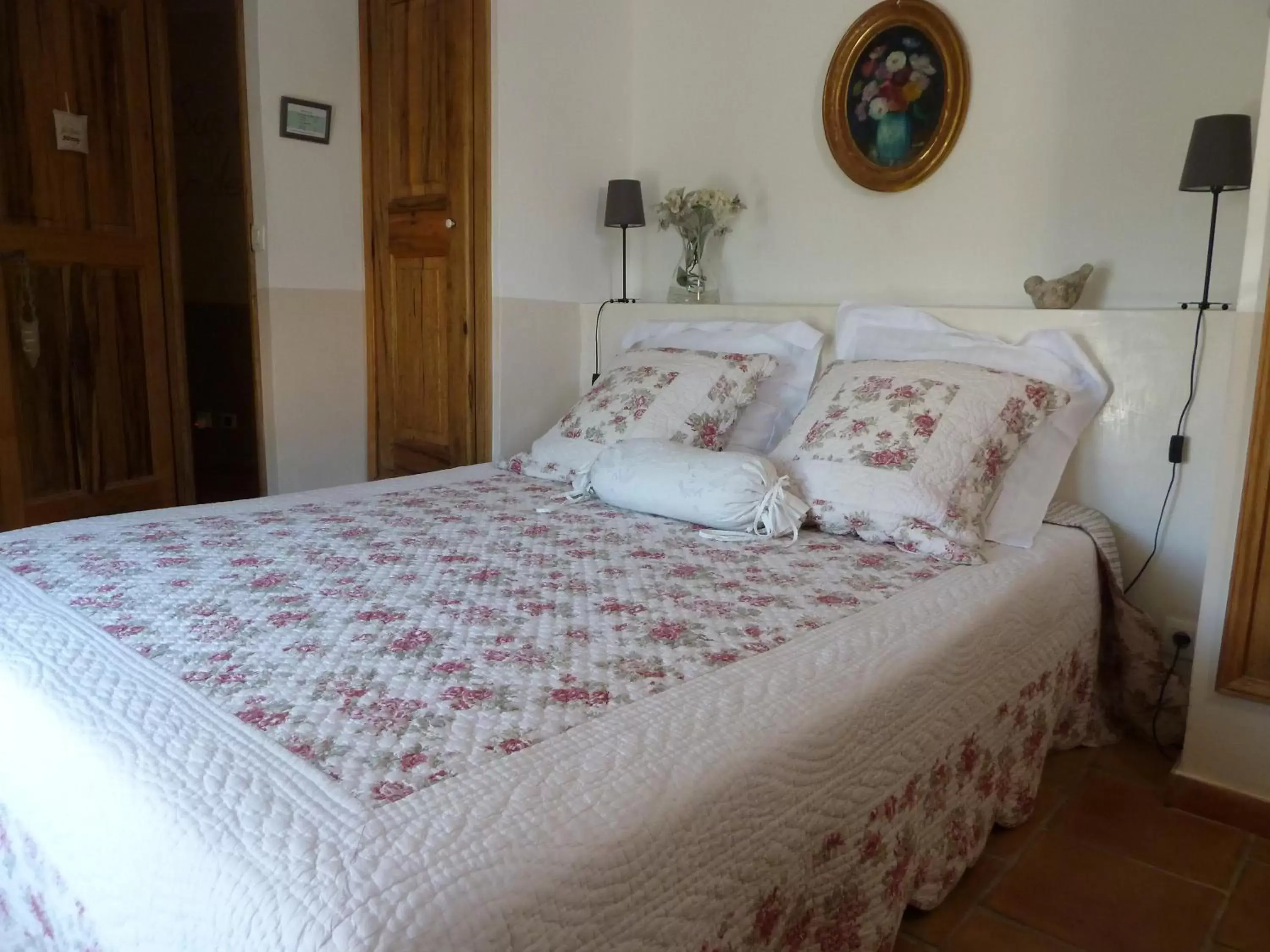 Photo of the whole room, Bed in Mas de l'Olivette