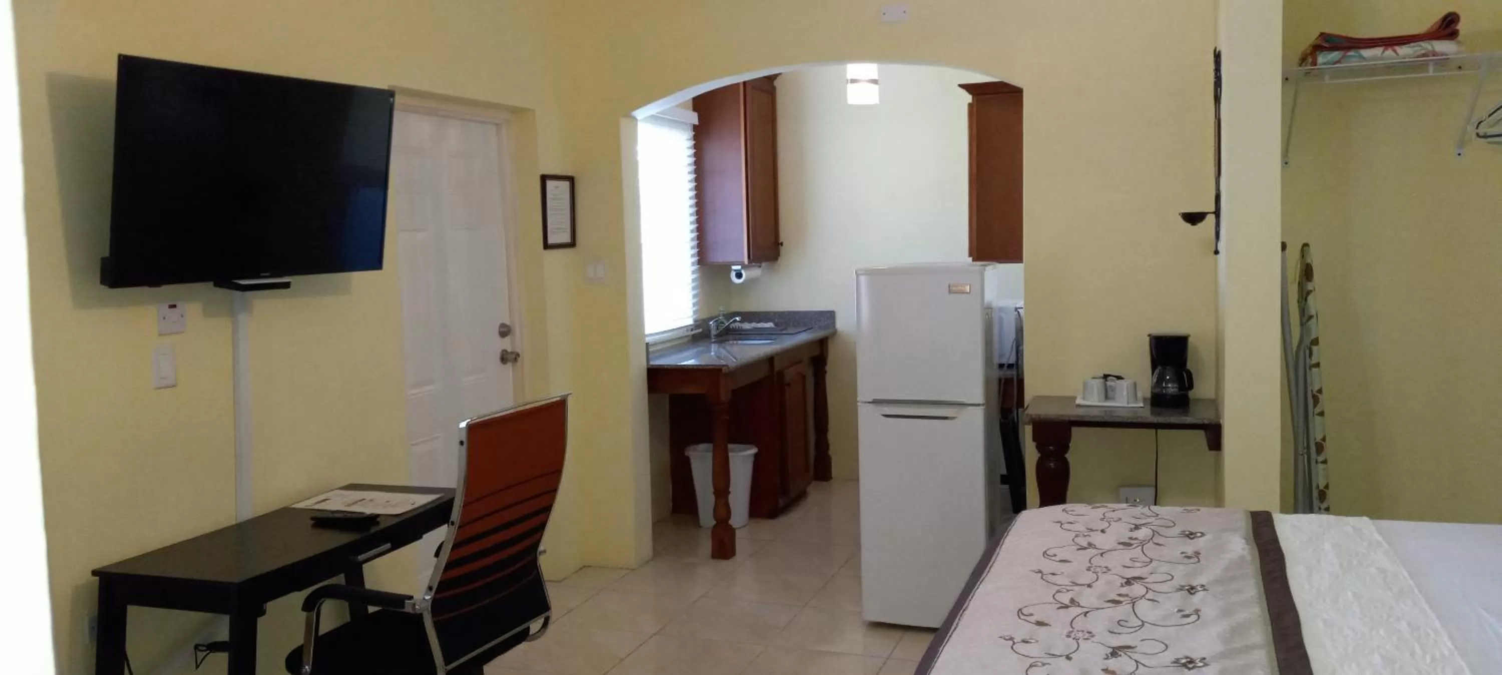 TV/Entertainment Center in Modrians