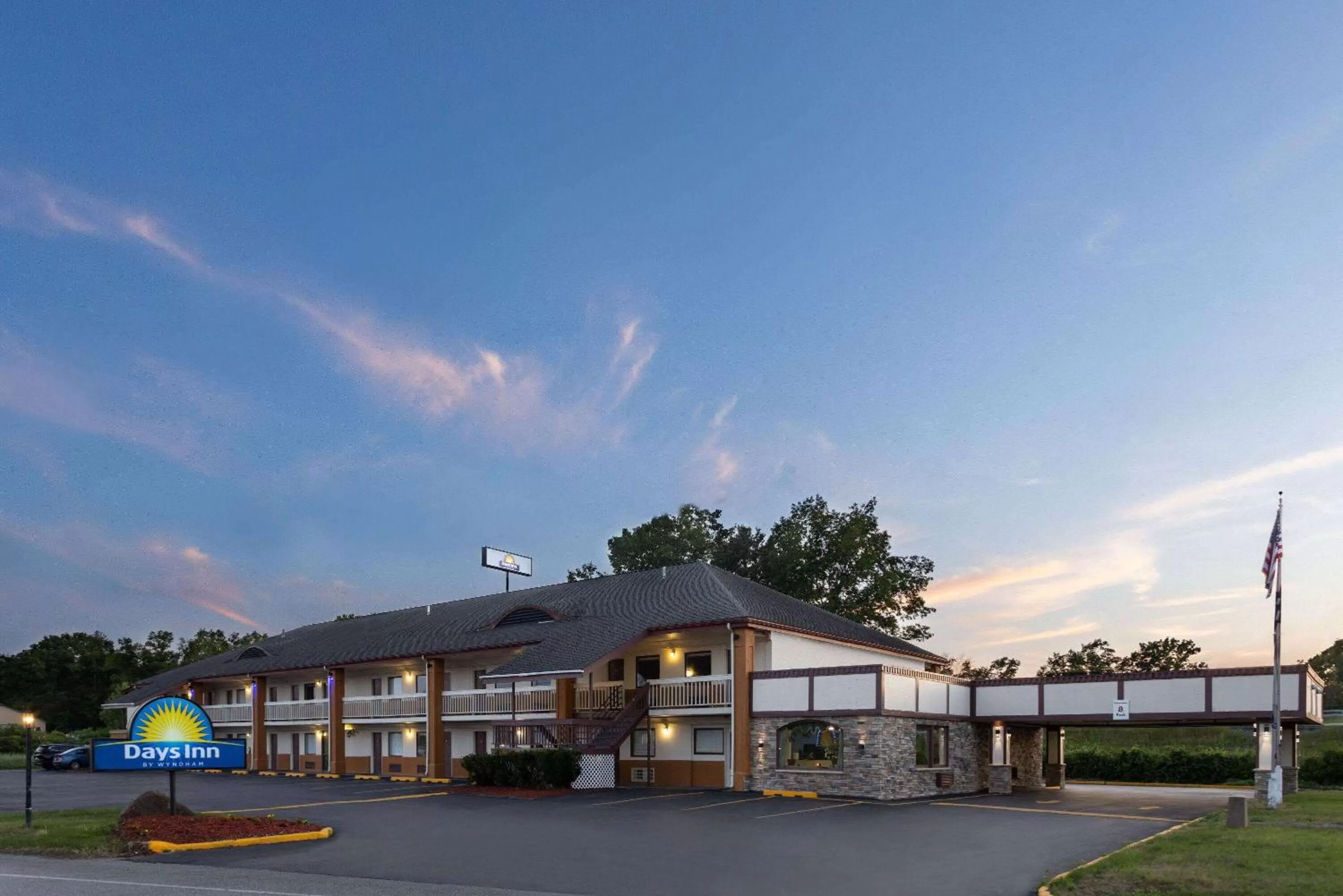 Days Inn by Wyndham Queensbury/Lake George