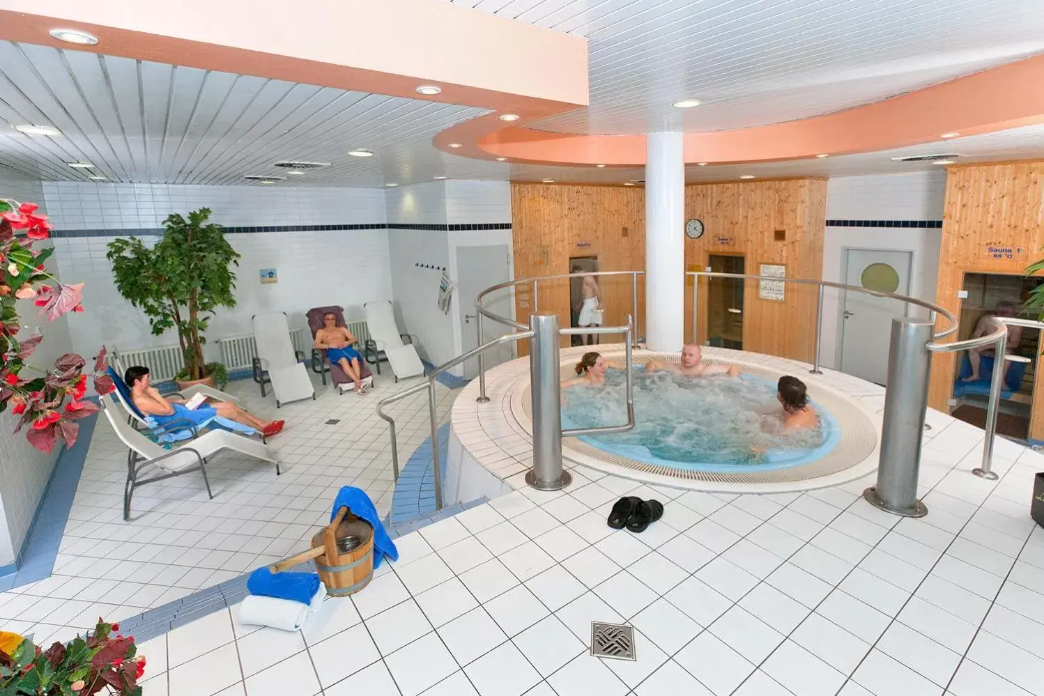 Sauna, Swimming Pool in City Hotel Suhl