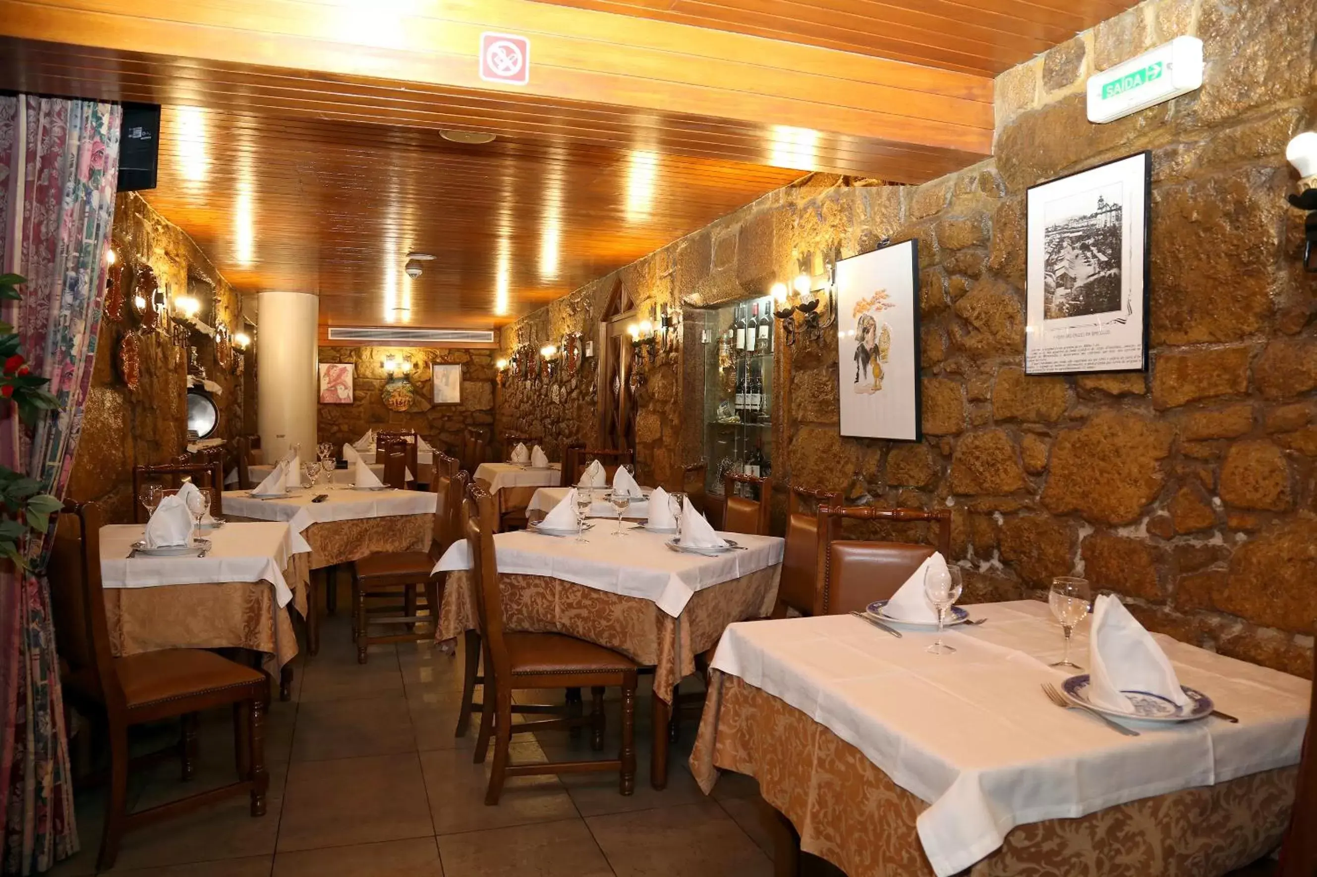 Restaurant/Places to Eat in Hotel Bagoeira