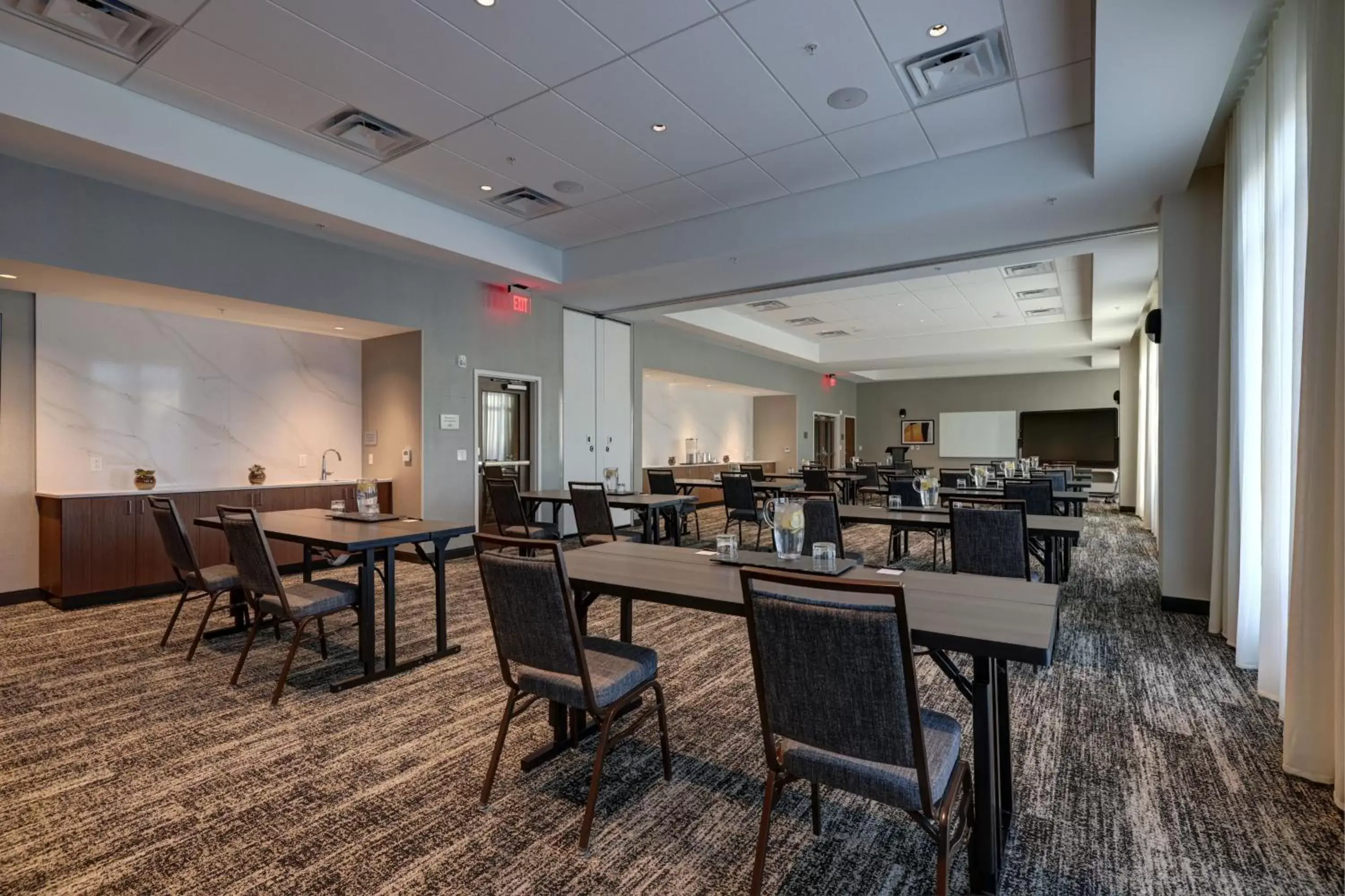 Meeting/conference room, Restaurant/Places to Eat in Courtyard by Marriott Iowa City University Heights