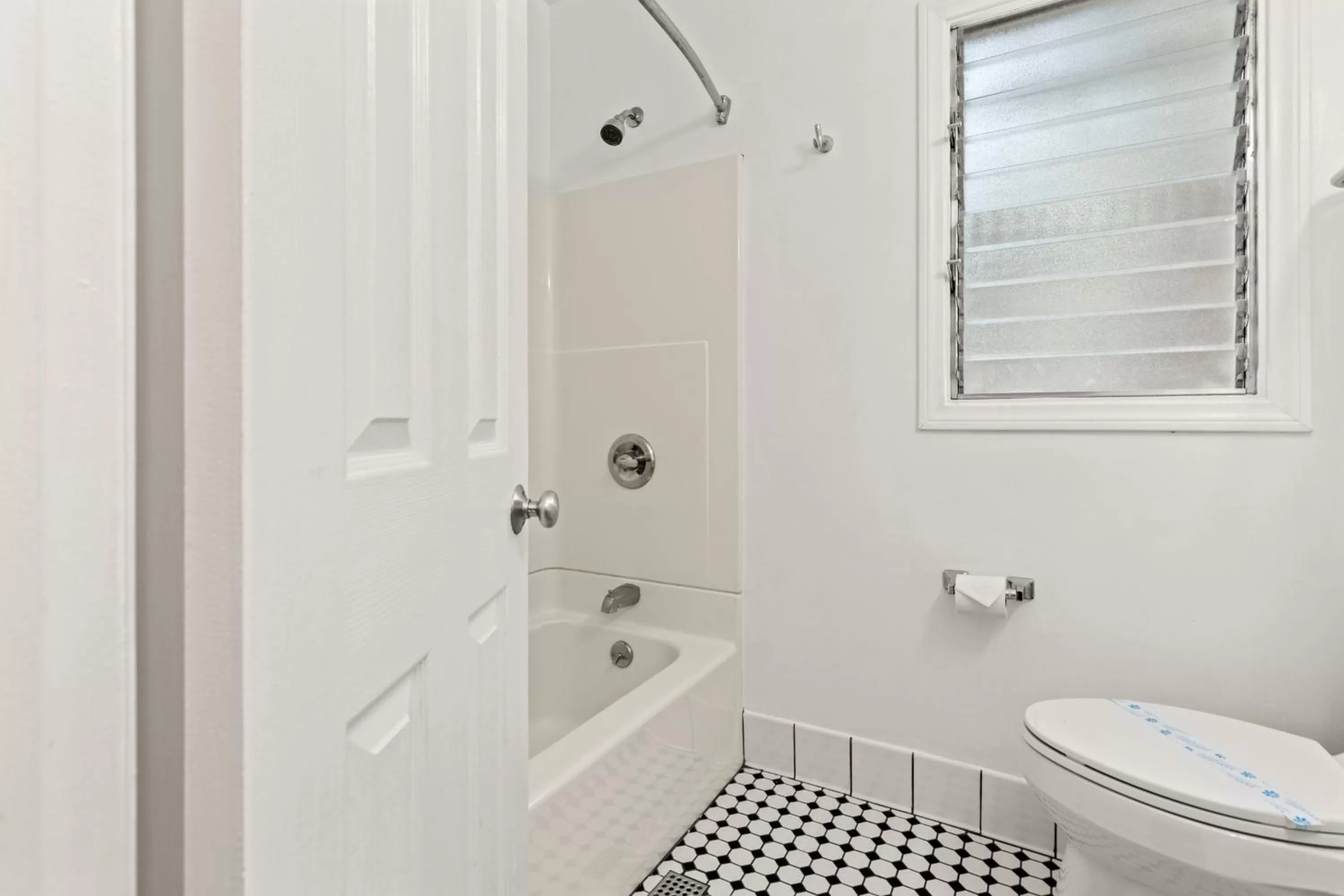 Bathroom in Ocean Lodge Santa Monica Beach Hotel