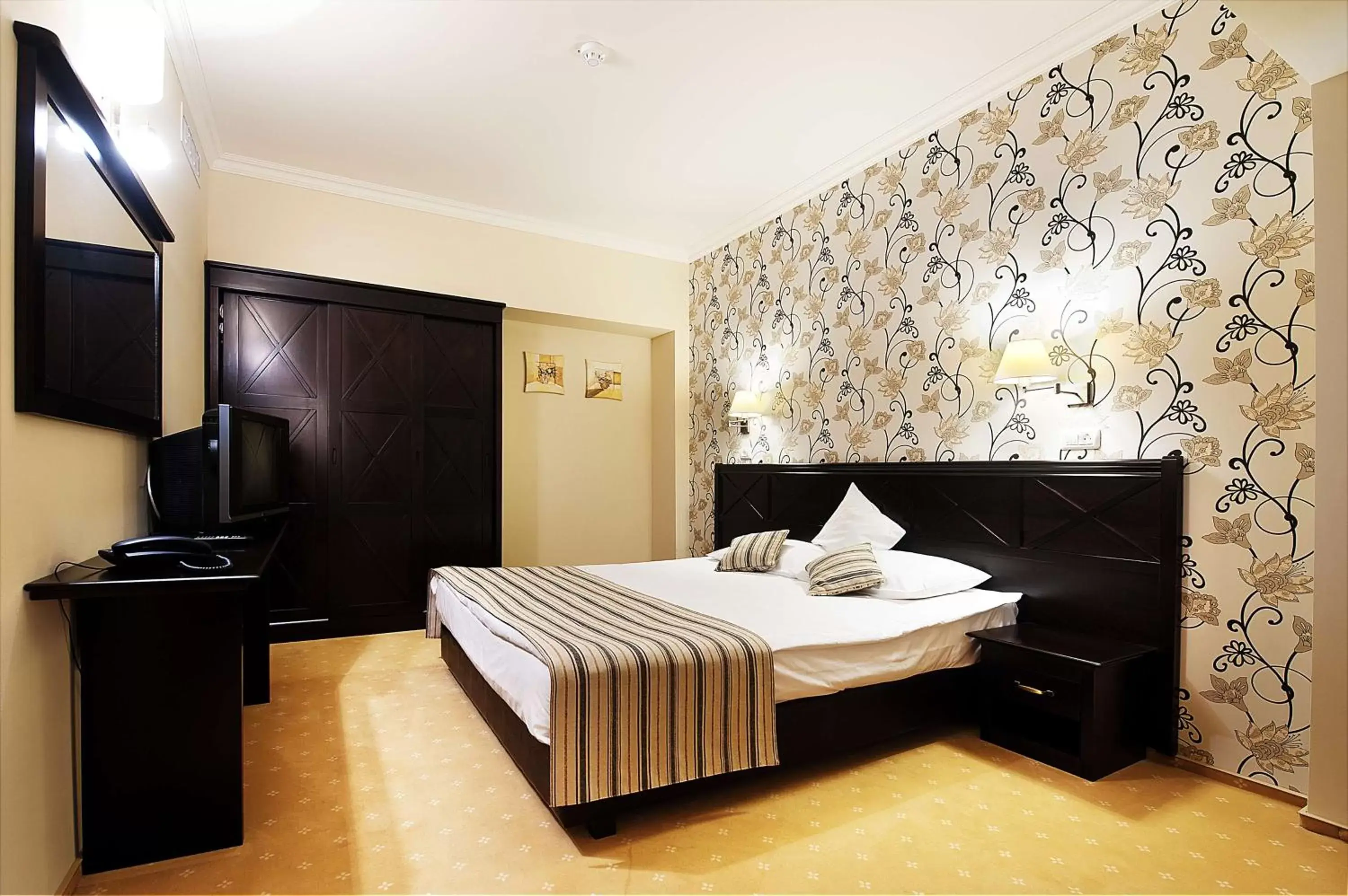 Bedroom, Bed in Best Western Plus Lido Hotel