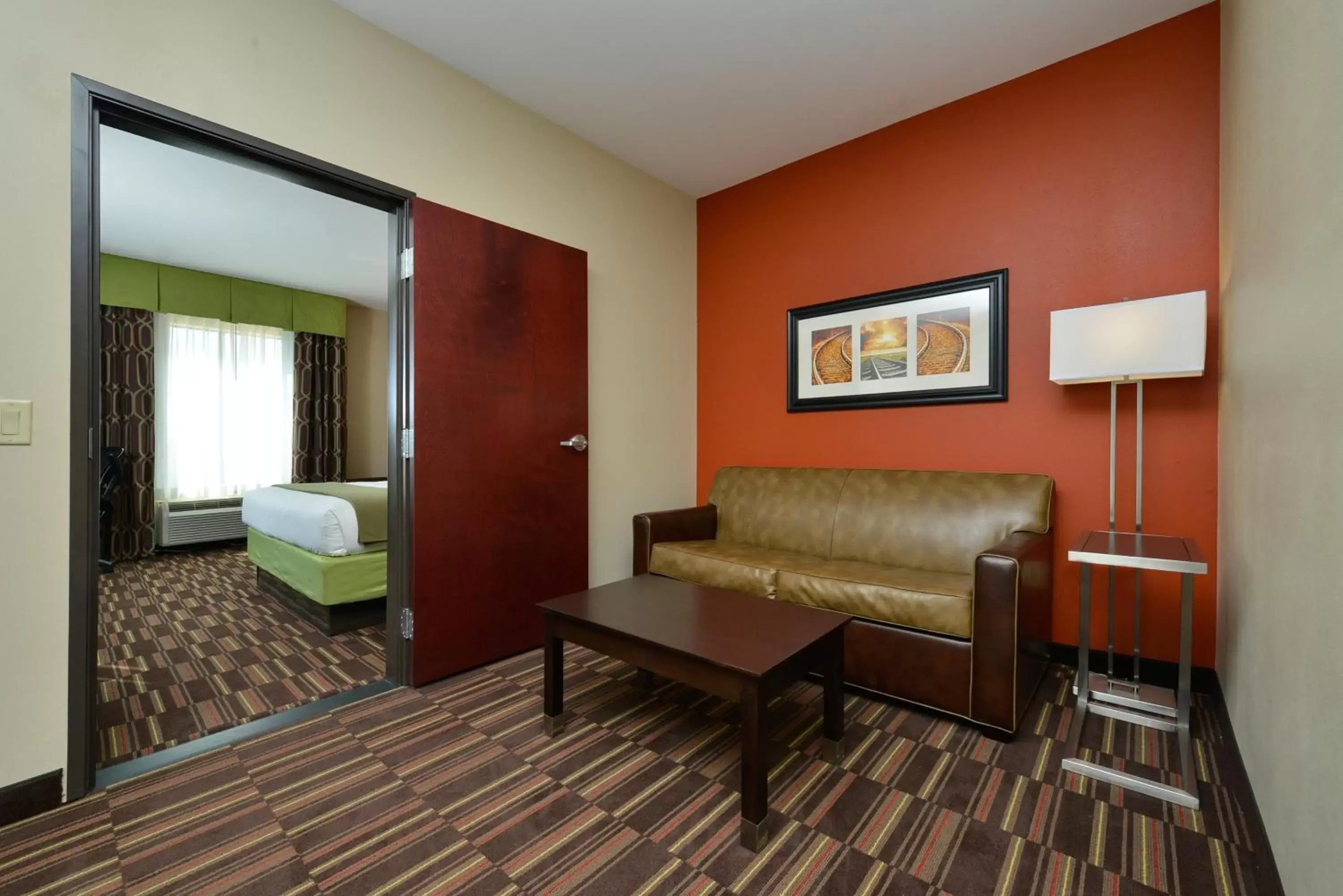 Photo of the whole room, Seating Area in Holiday Inn Express Alva, an IHG Hotel