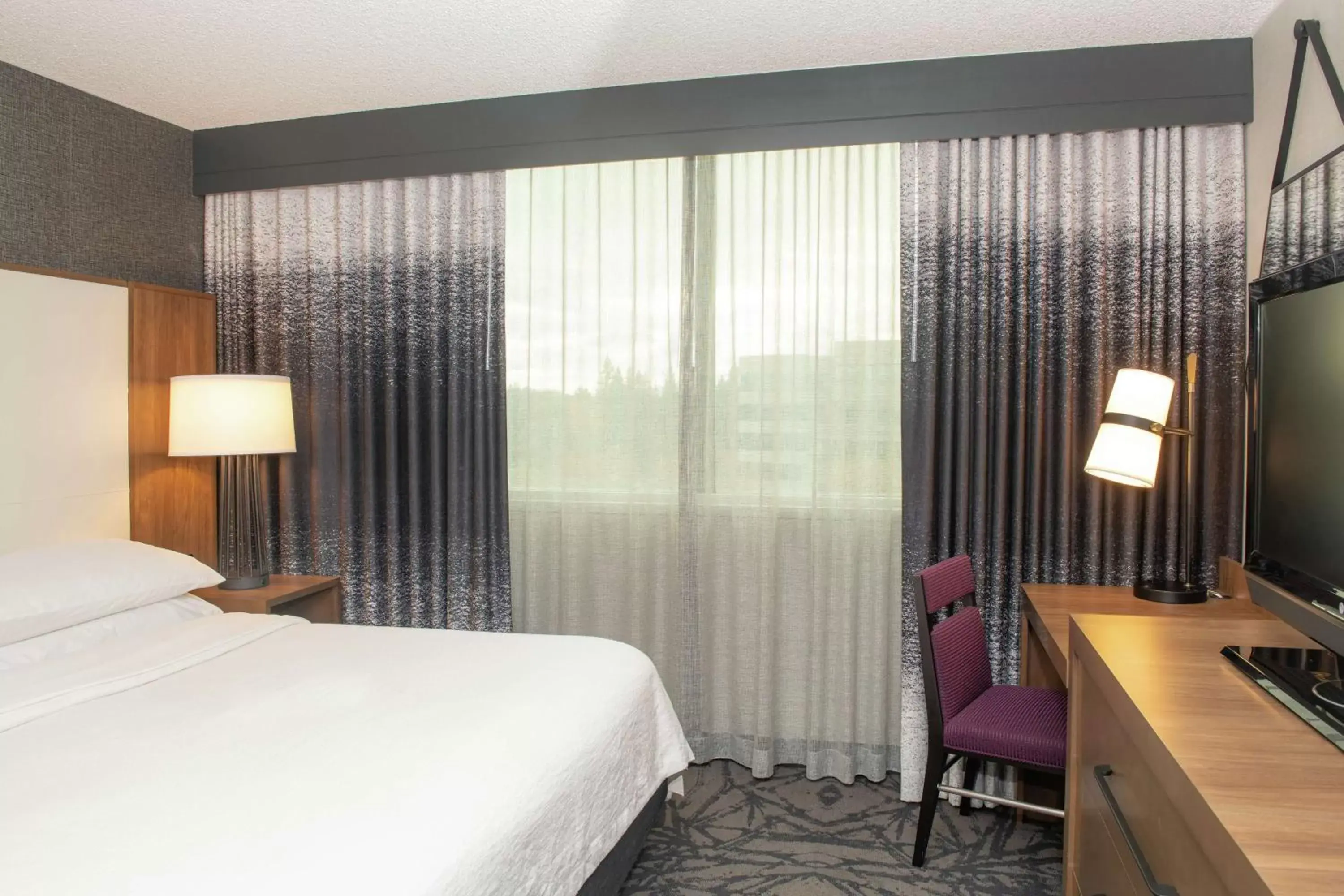 Bedroom, Bed in Embassy Suites by Hilton Walnut Creek