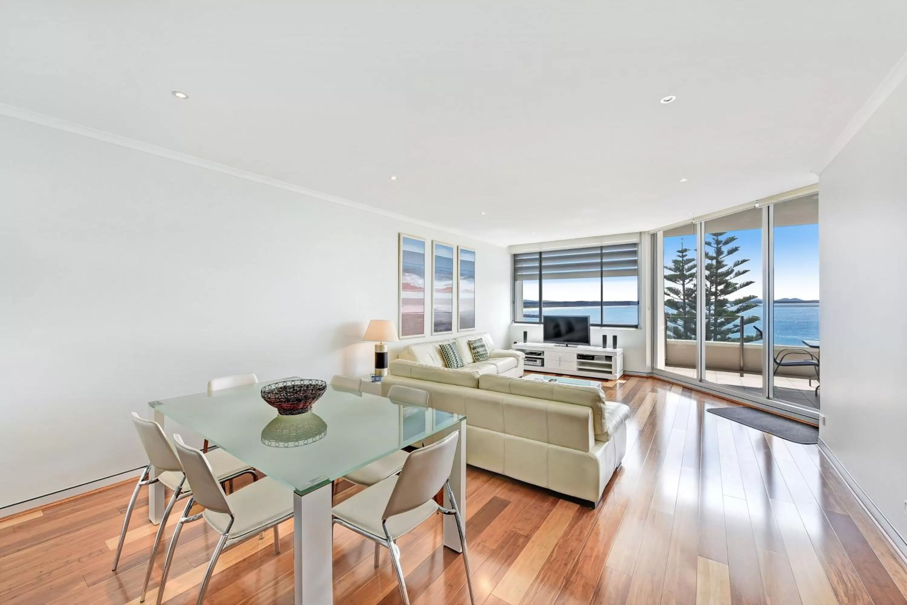 Balcony/Terrace, Dining Area in Sandcastle Apartments