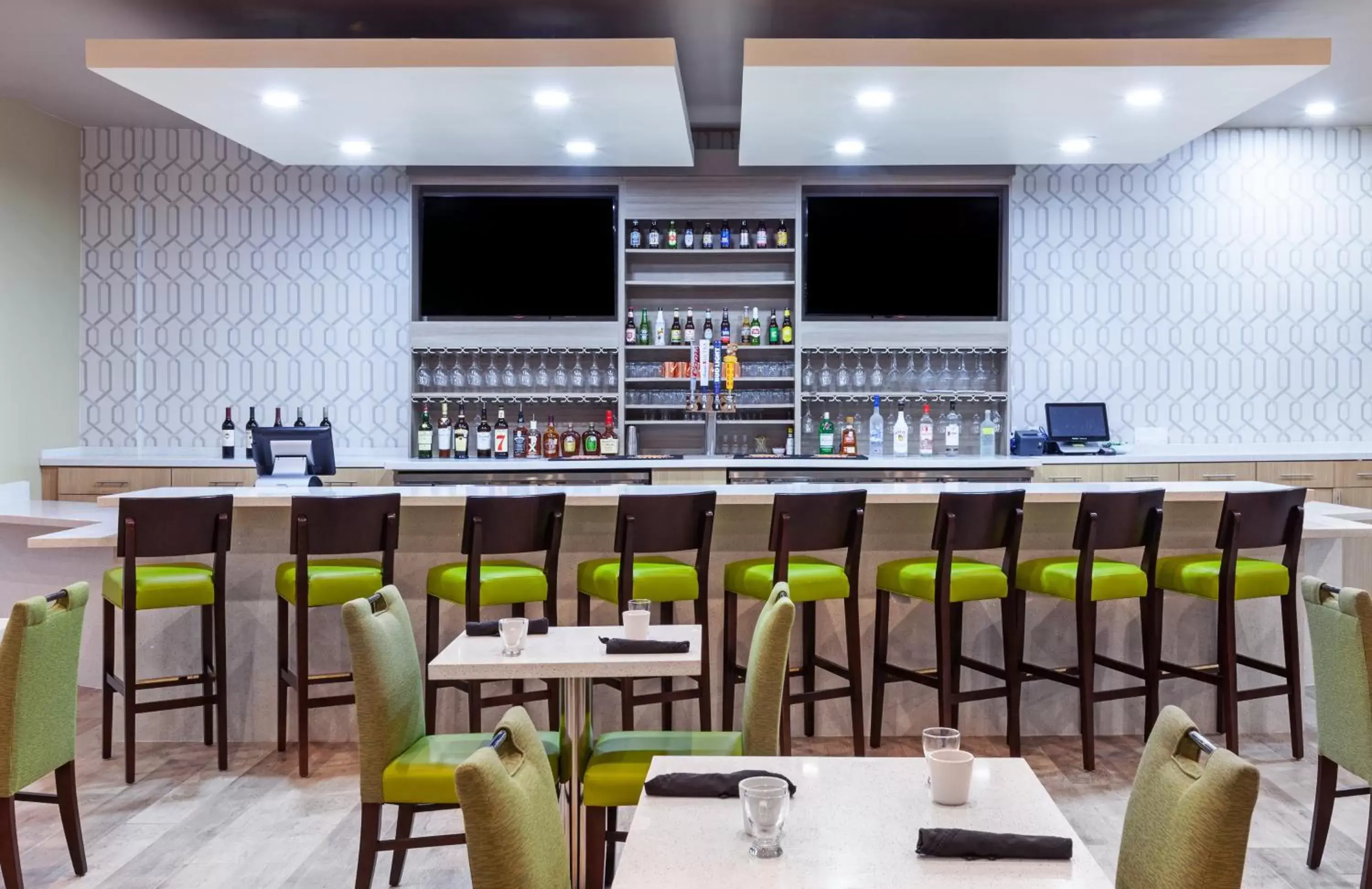 Lounge or bar, Restaurant/Places to Eat in Holiday Inn - Amarillo East, an IHG Hotel