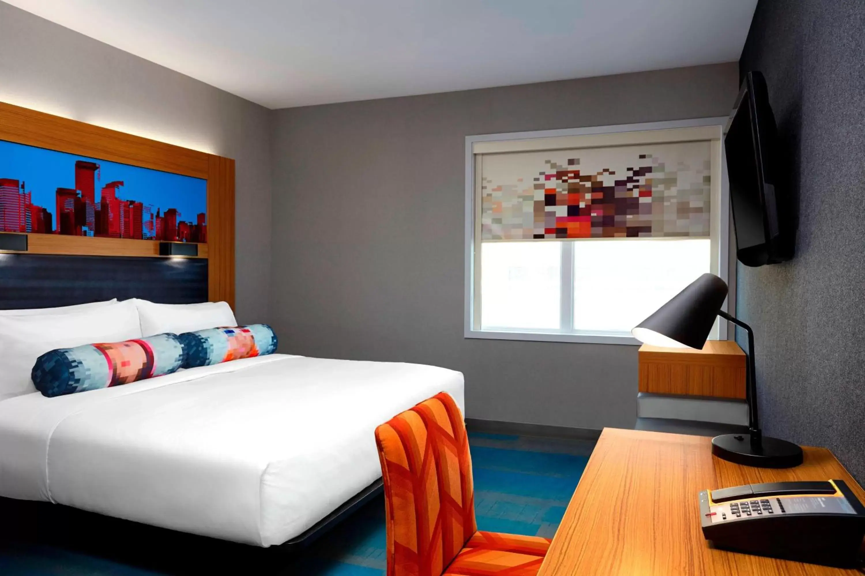 Photo of the whole room, Bed in Aloft Hotel Calgary University