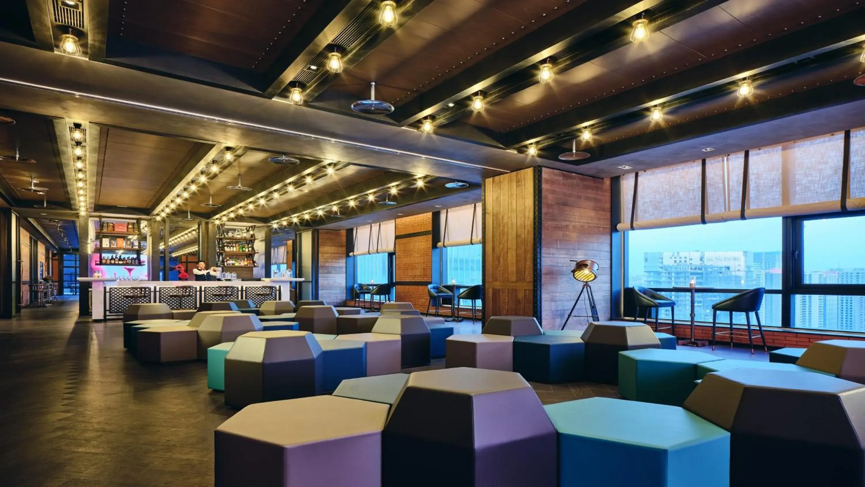 Lounge or bar in InterContinental Xi'an North by IHG Lounge or bar in InterContinental Xi'an North by IHG