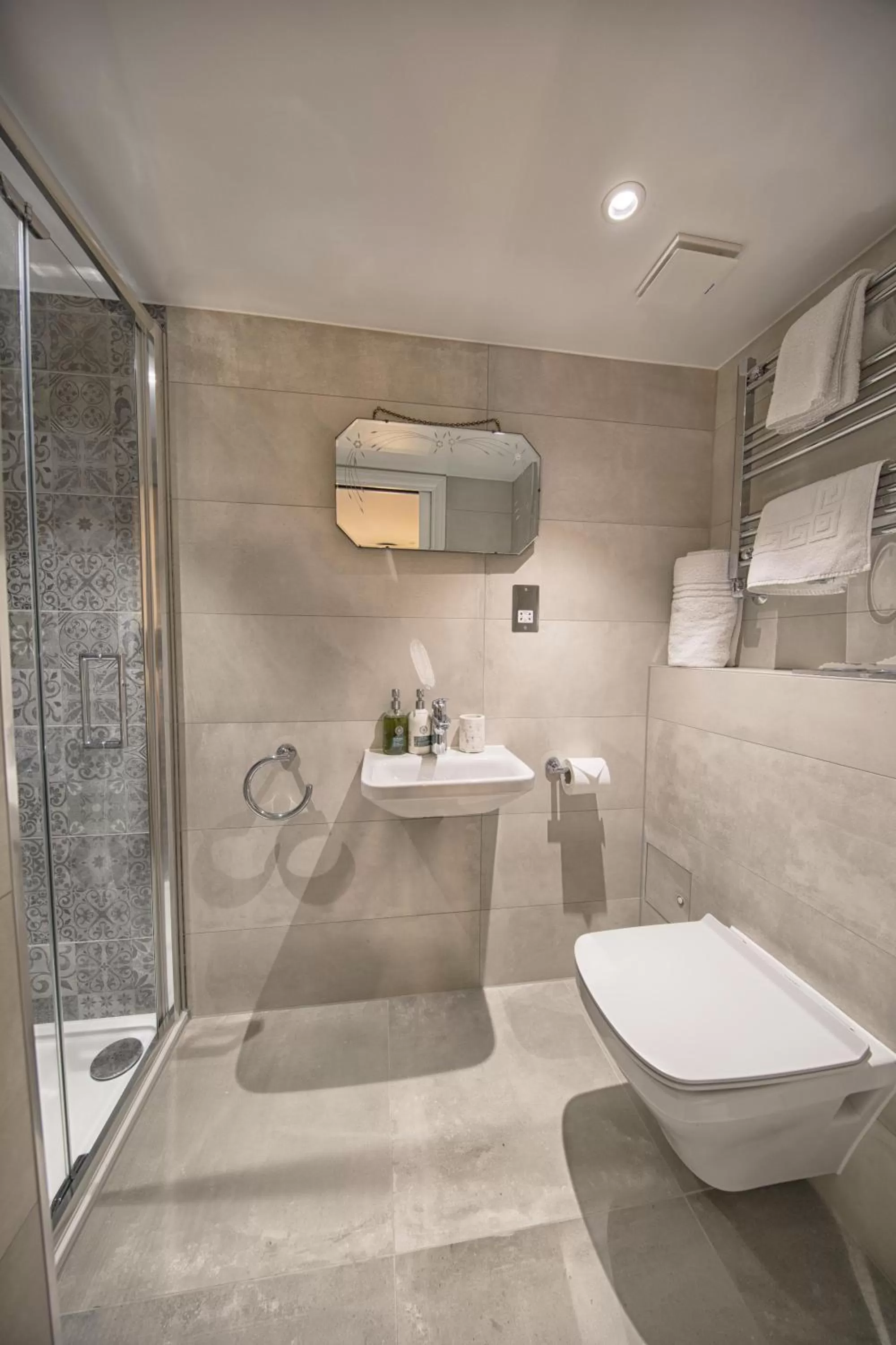 Bathroom in José Pizarro The Swan Inn