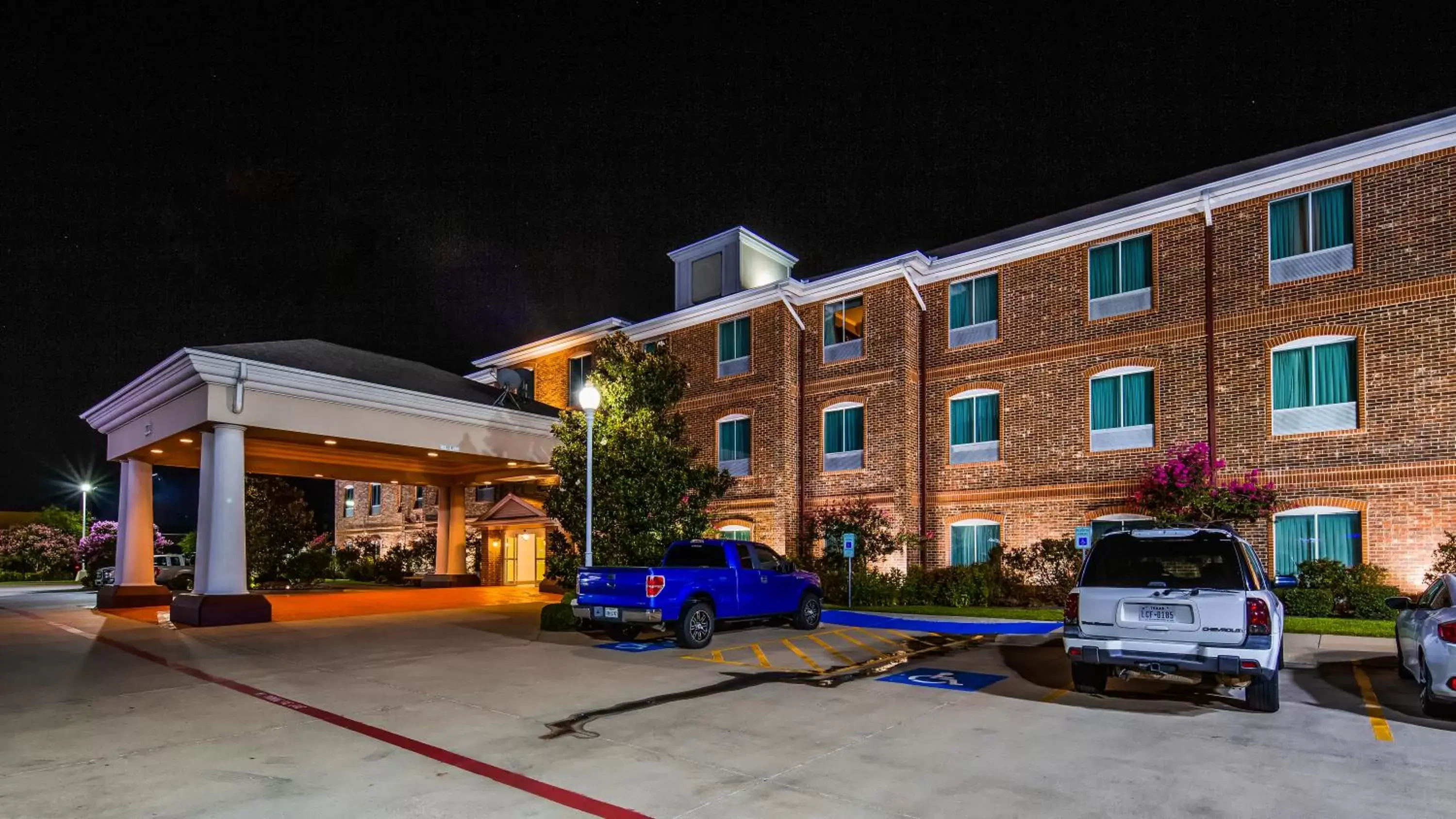 Property Building in Best Western Plus Waxahachie Inn & Suites