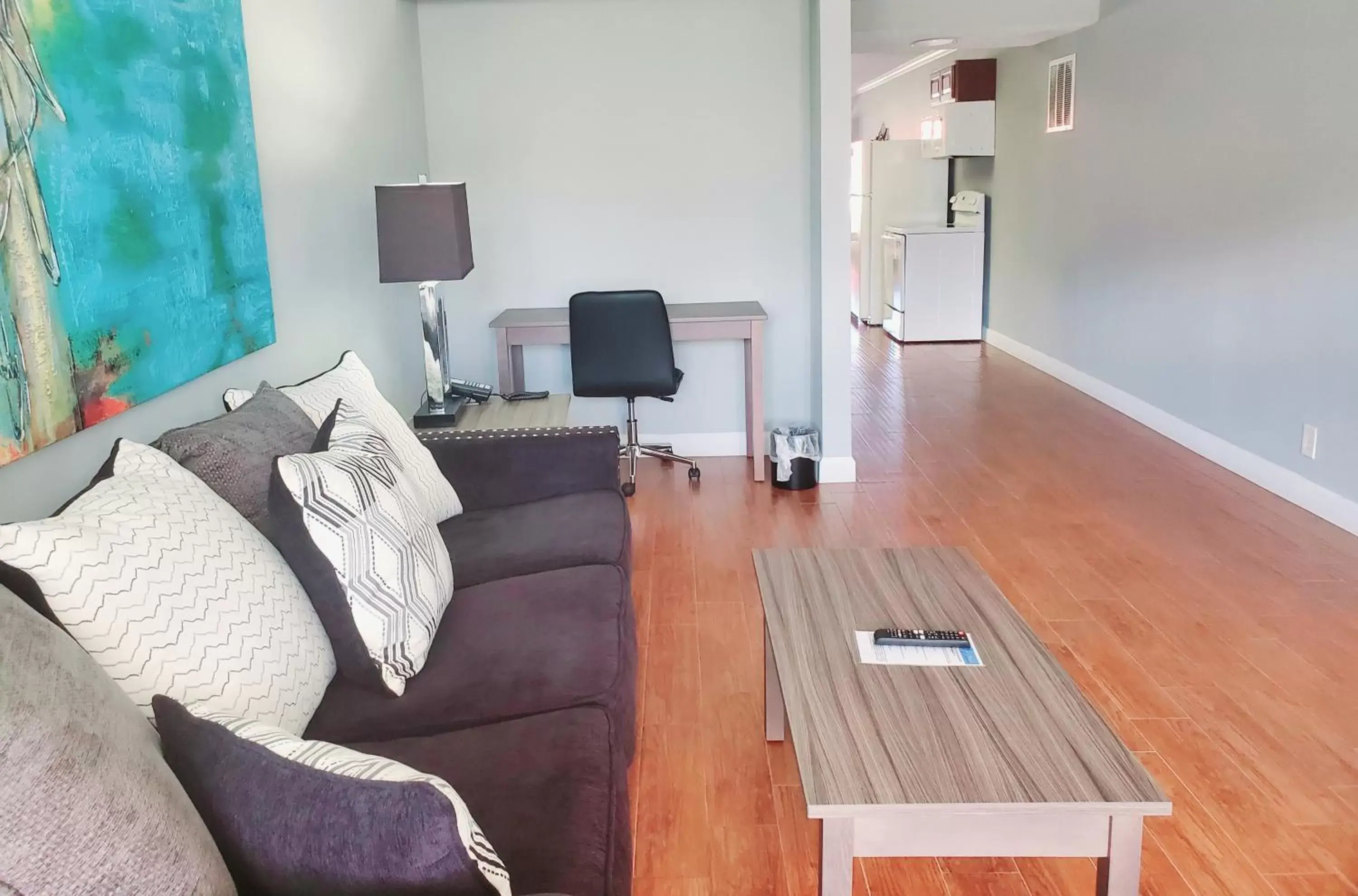 Living room in Vero Beach Inn & Suites Vero Beach I-95 Living room in Vero Beach Inn & Suites Vero Beach I-95