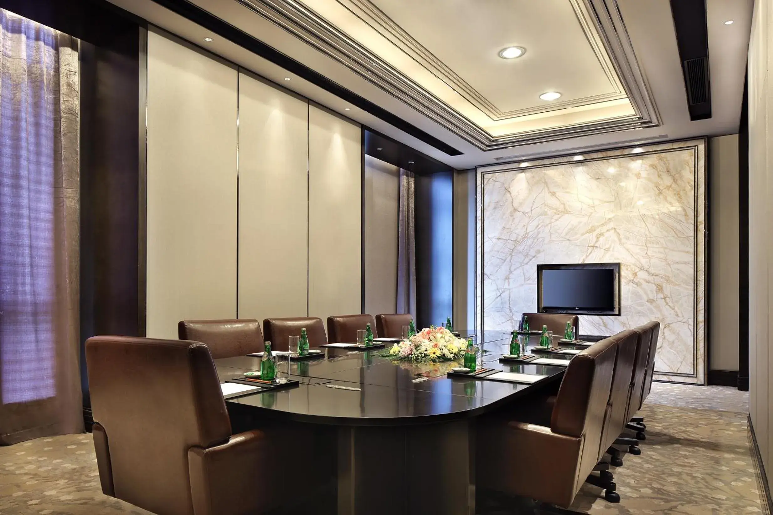 Business facilities in The Qube Hotel Xinqiao