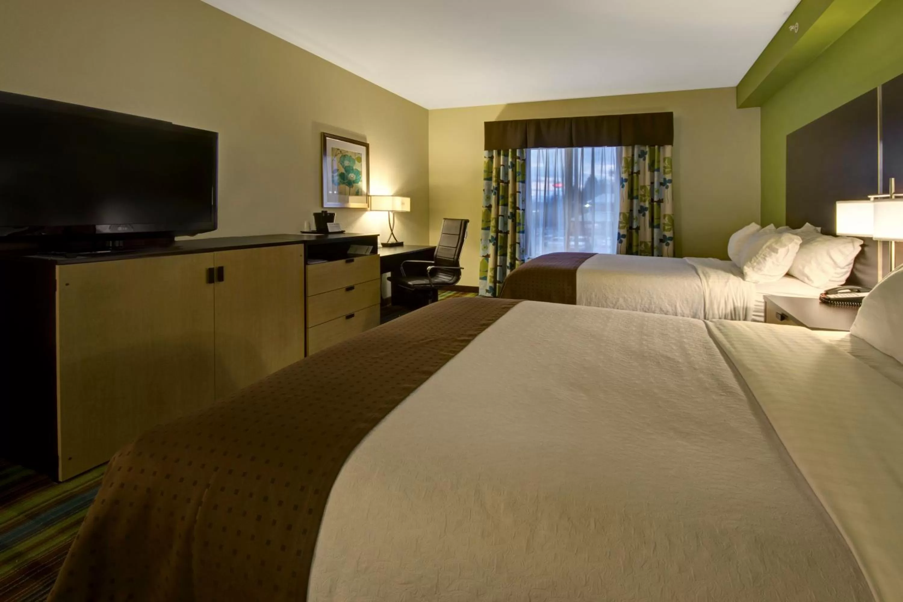 Photo of the whole room, Bed in Holiday Inn Christiansburg Blacksburg by IHG