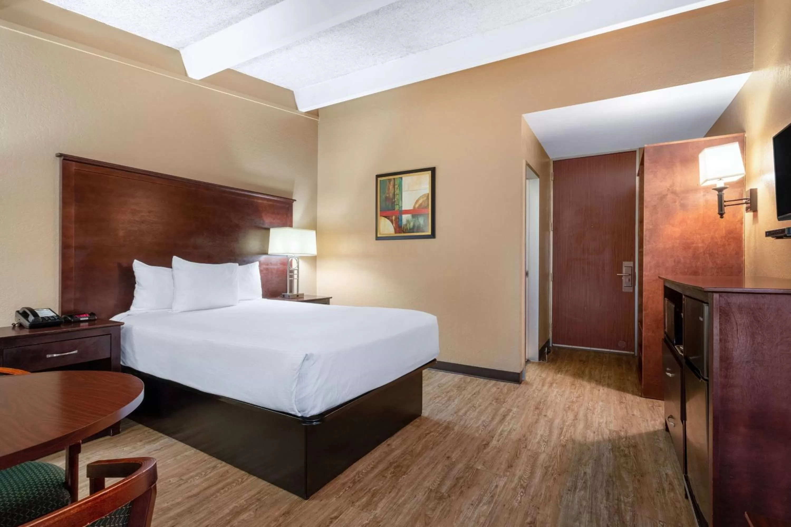 Photo of the whole room, Bed in Travelodge by Wyndham Lakeland