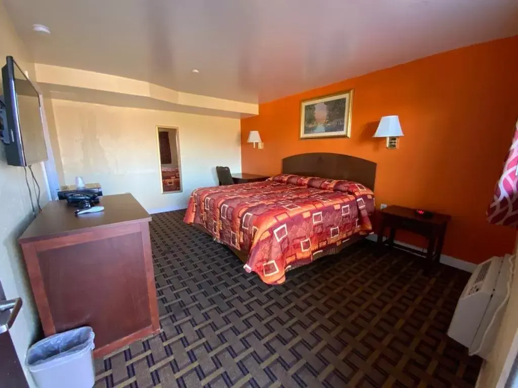 Bed in Indian Mound Motel Bed in Indian Mound Motel