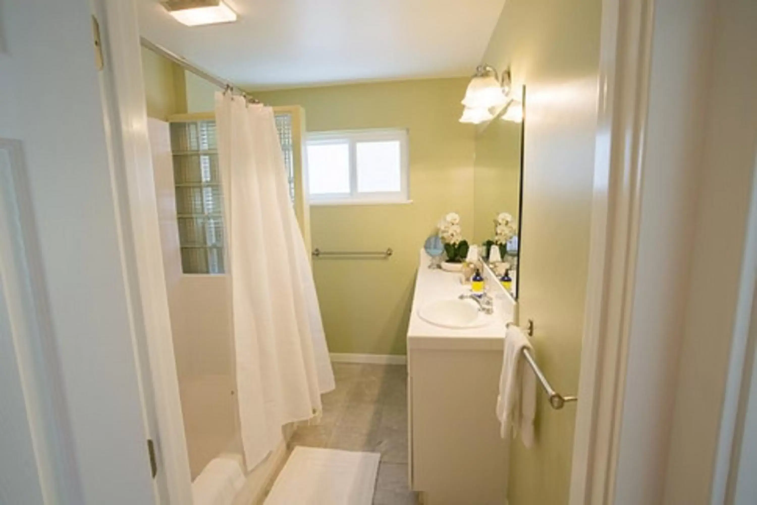 Bathroom in Aurora Park Cottages