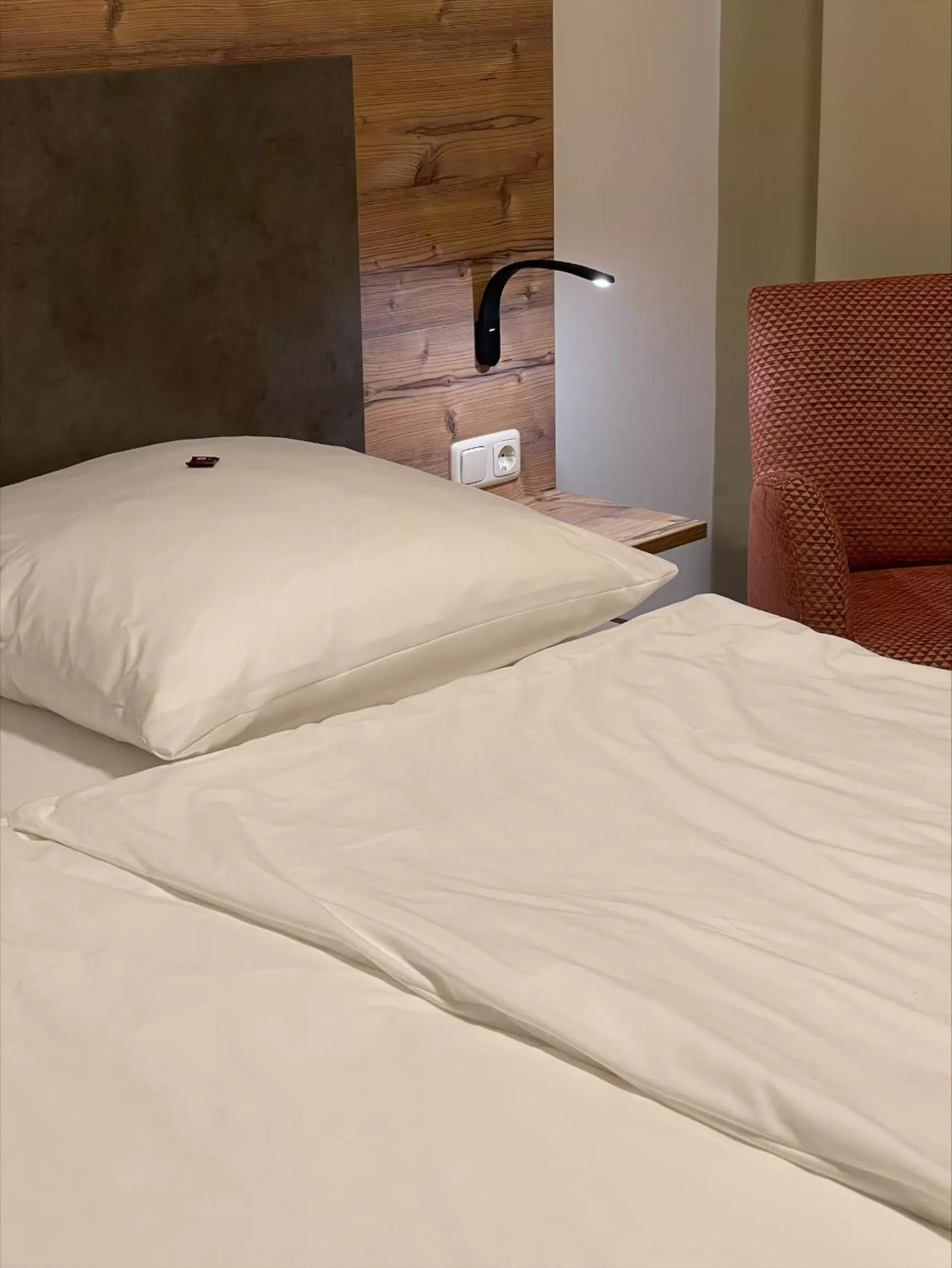 Bedroom, Bed in Hotel Mintarder Wasserbahnhof