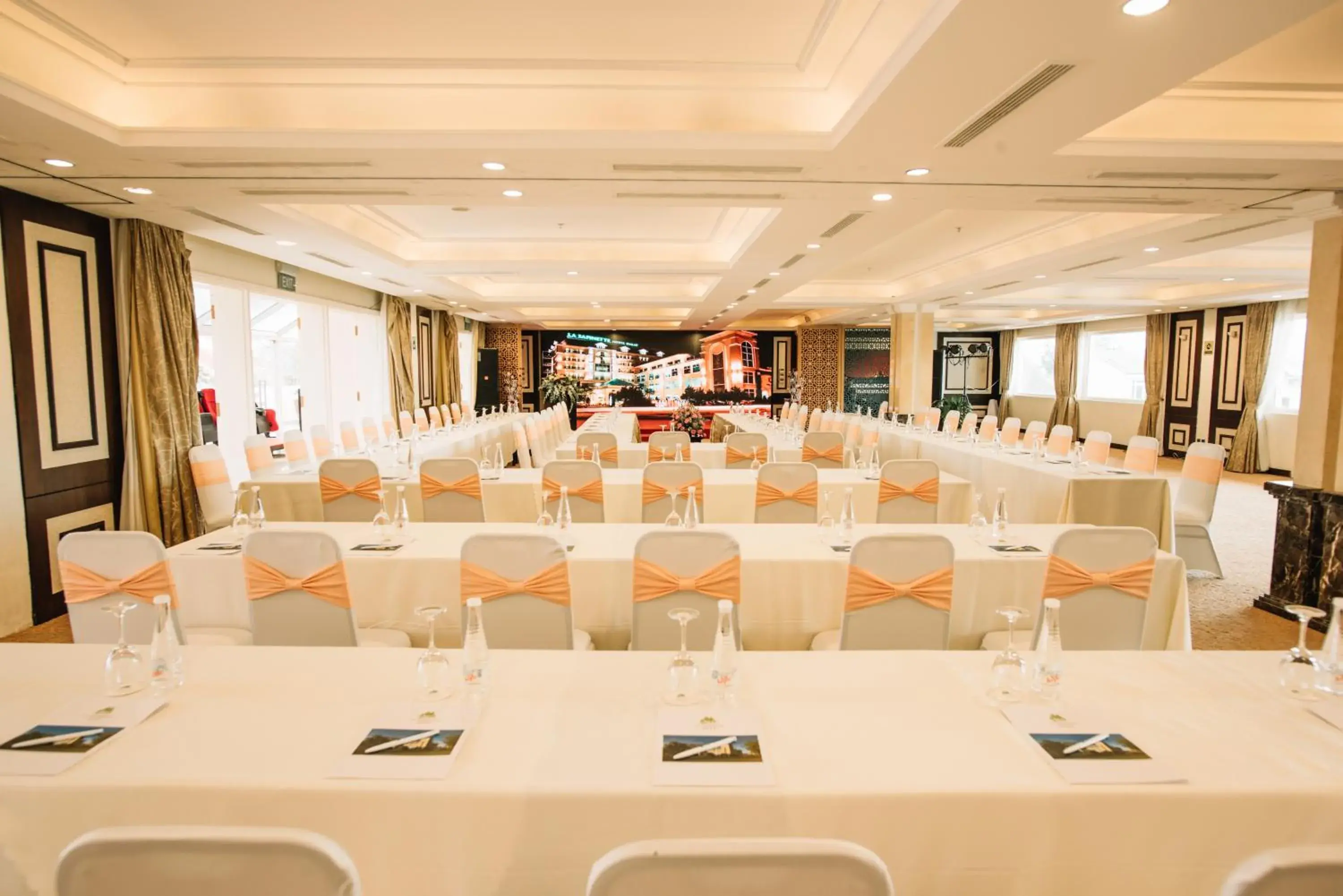 Meeting/conference room, Banquet Facilities in La Sapinette Hotel