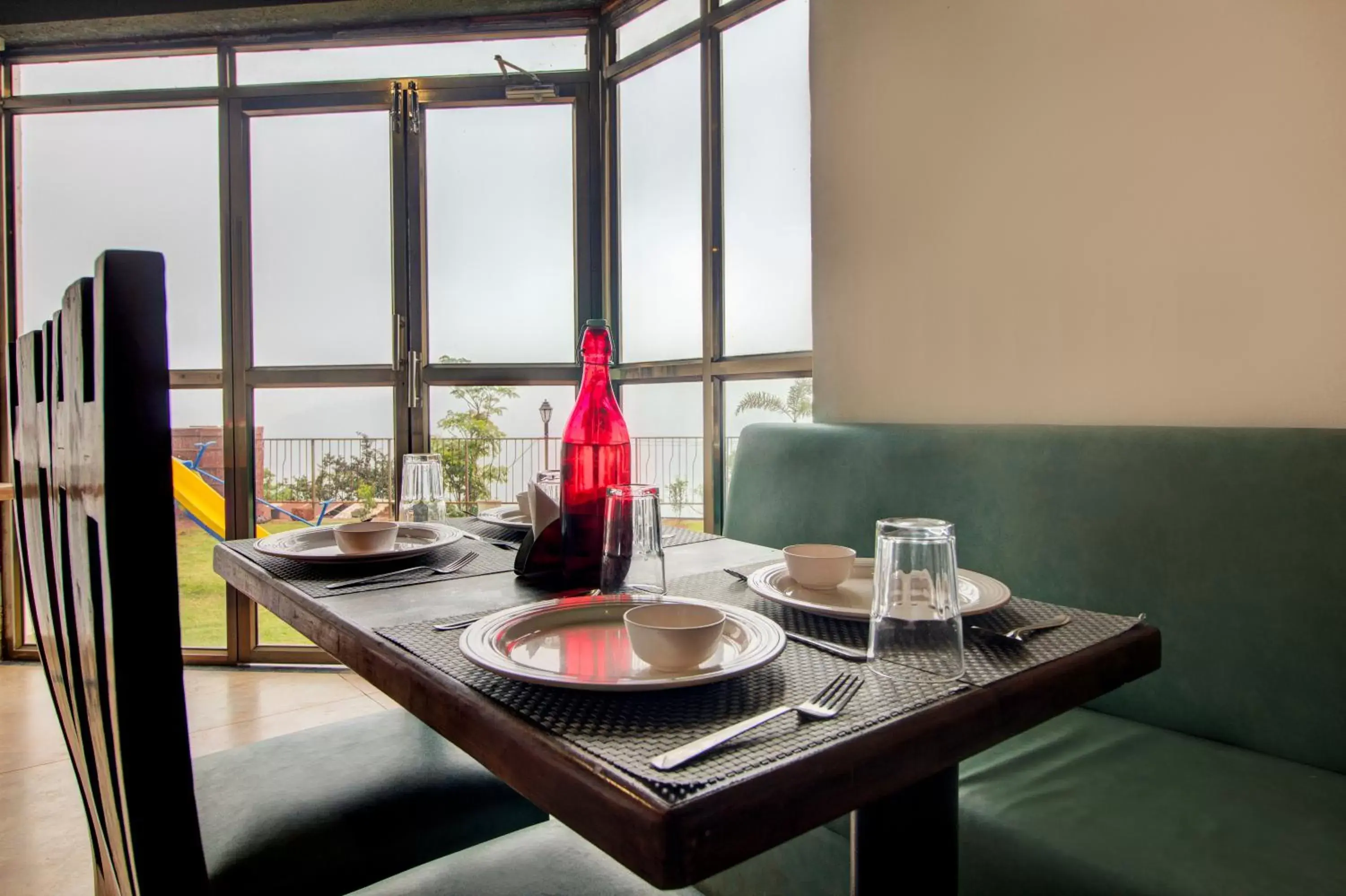 Restaurant/places to eat in Mountain Breeze Resort, Mahabaleshwar Restaurant/places to eat in Mountain Breeze Resort, Mahabaleshwar