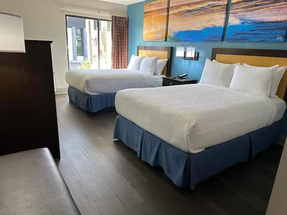 Bedroom, Bed in Days Inn & Suites by Wyndham Tampa near Ybor City