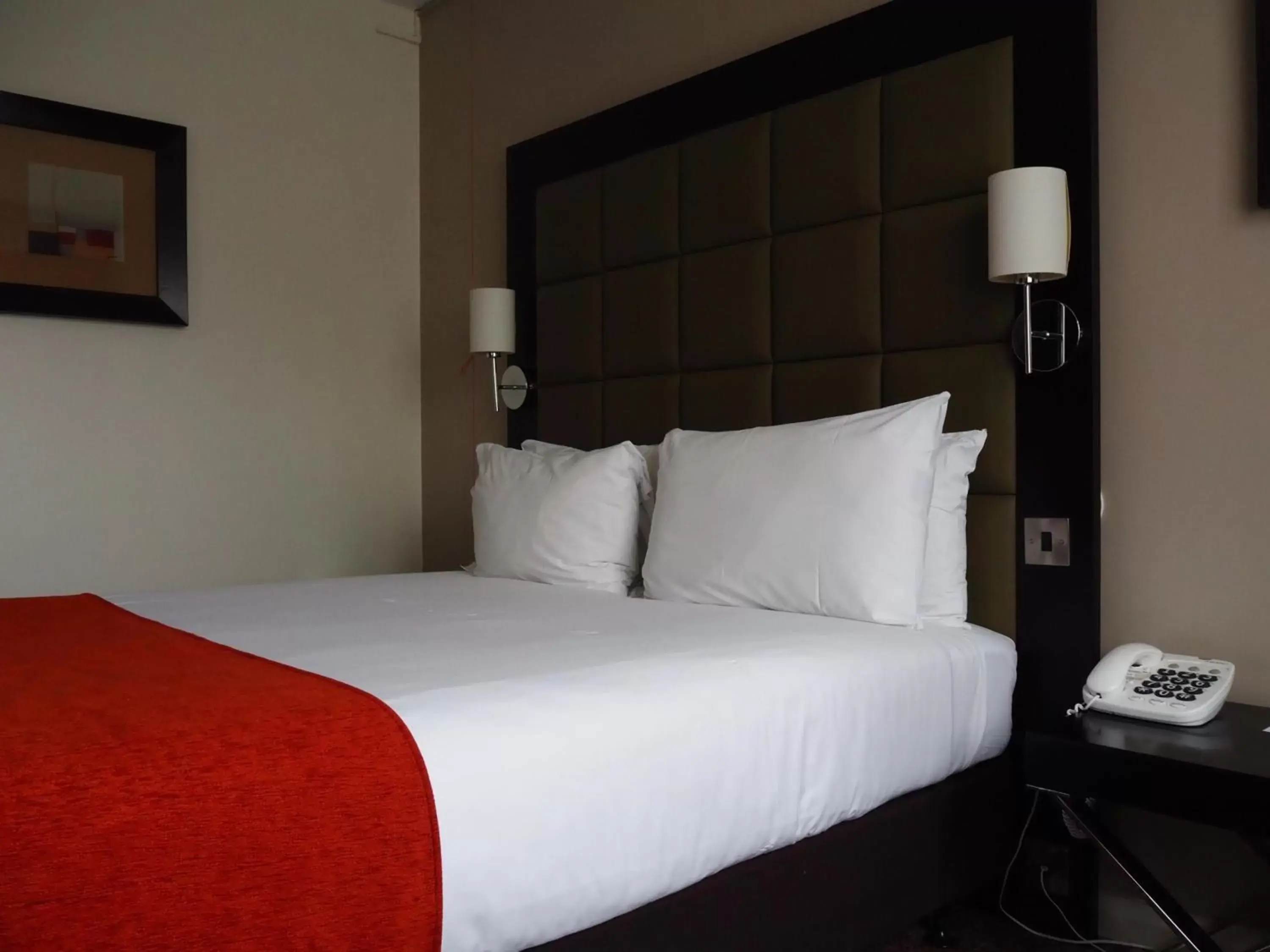 Bed in Holiday Inn Telford Ironbridge, an IHG Hotel
