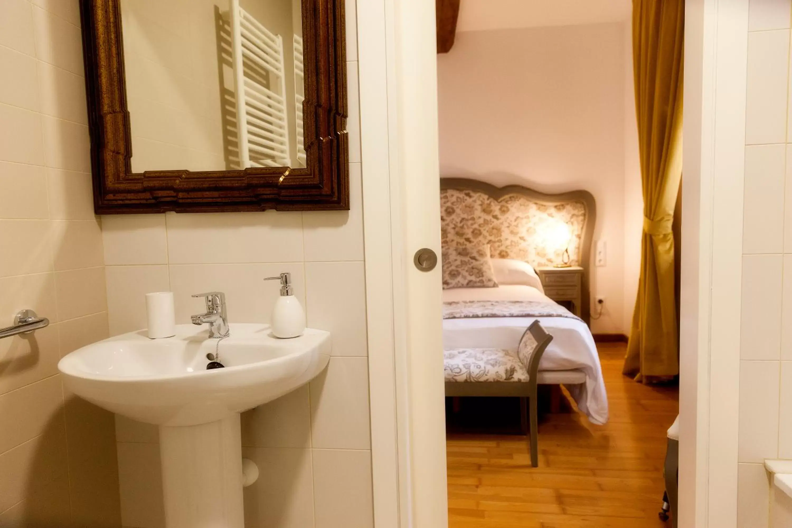 Decorative detail, Bathroom in CASA RECTORAL DE SAN EUSEBIO