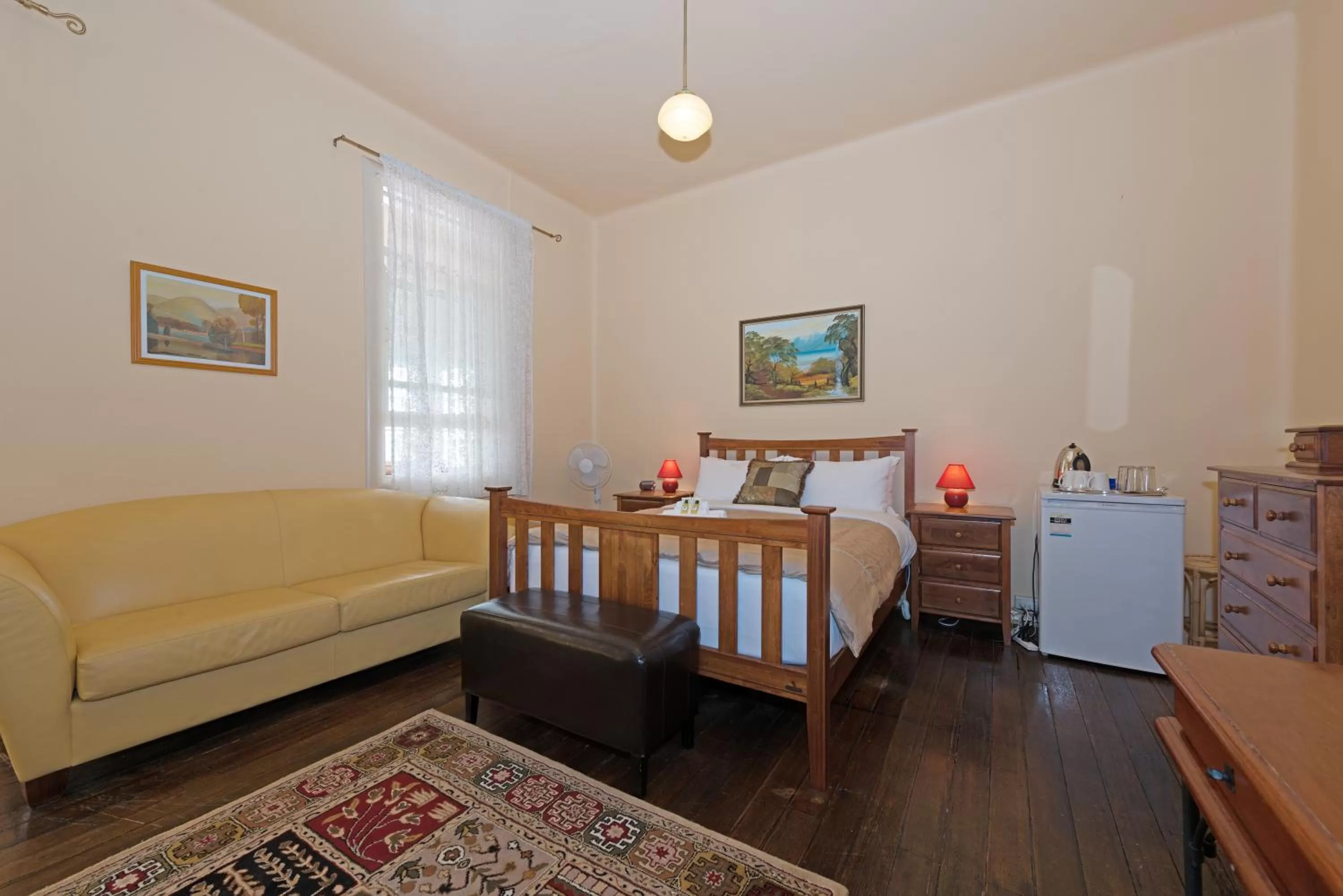 Bed in Edinburgh Gallery Bed & Breakfast