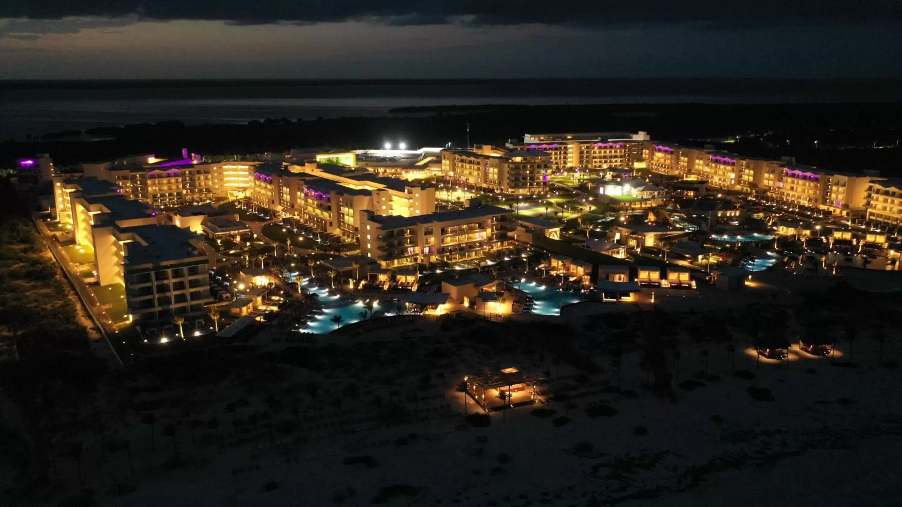 Bird's eye view, Bird's-eye View in Planet Hollywood Cancun, An Autograph Collection All-Inclusive Resort